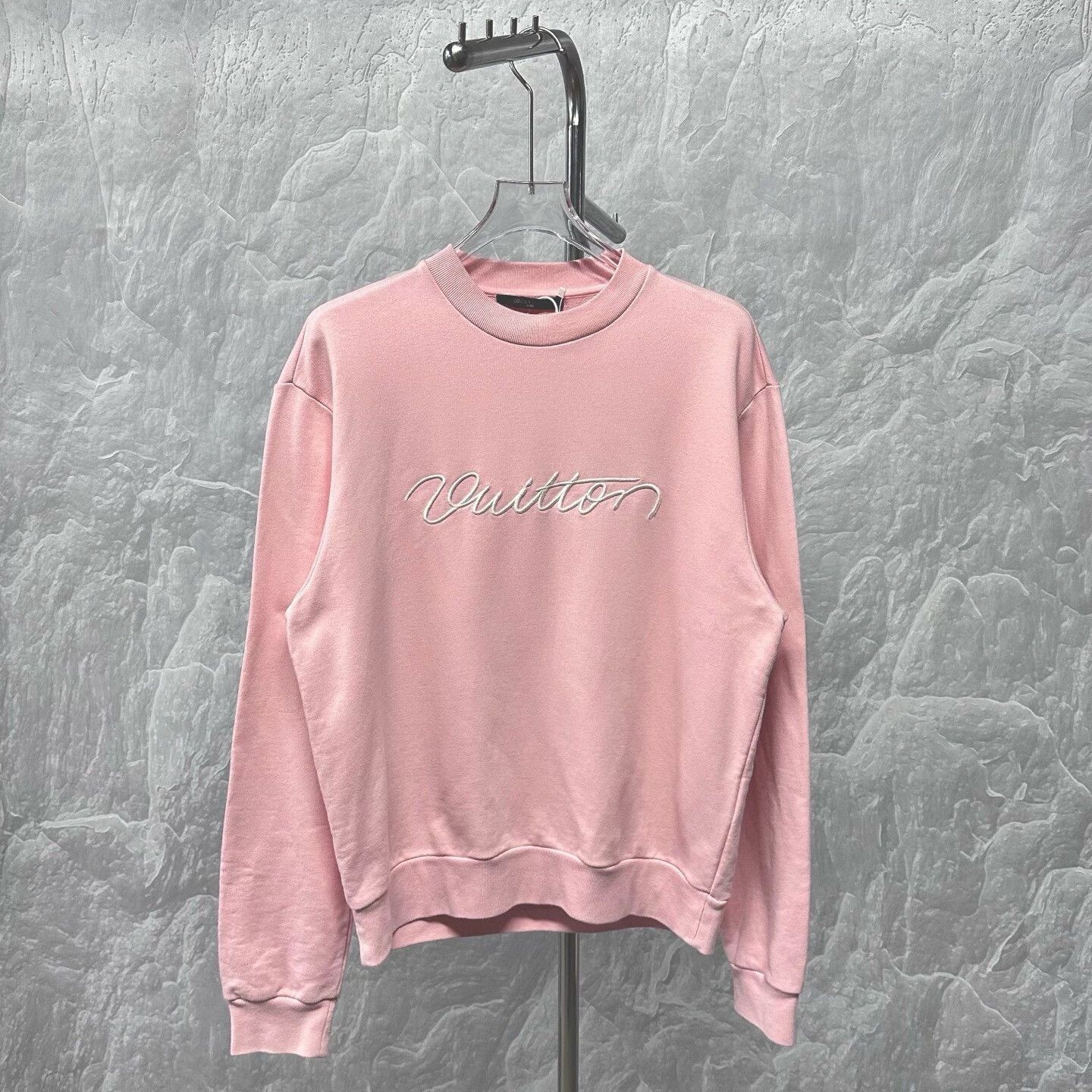 Louis Vuitton louis vuitton pink embroidered sweatshirt size M Size M / US 6-8 / IT 42-44 - 1 Thumbnail