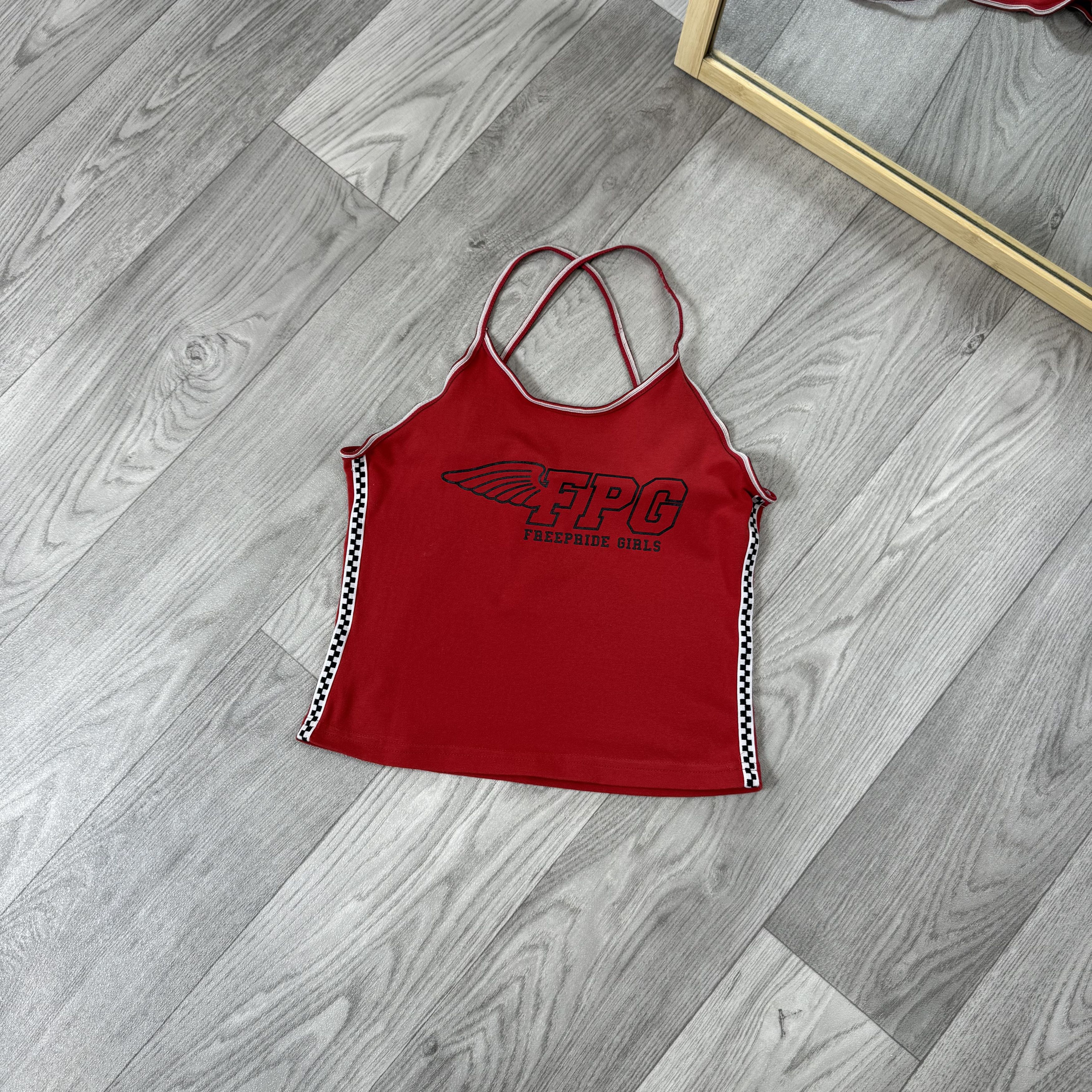 Vintage Vintage FREEPRIDE GIRLS 90s Rare Graphic Red Crop Top S Size S / US 4 / IT 40 - 1 Thumbnail