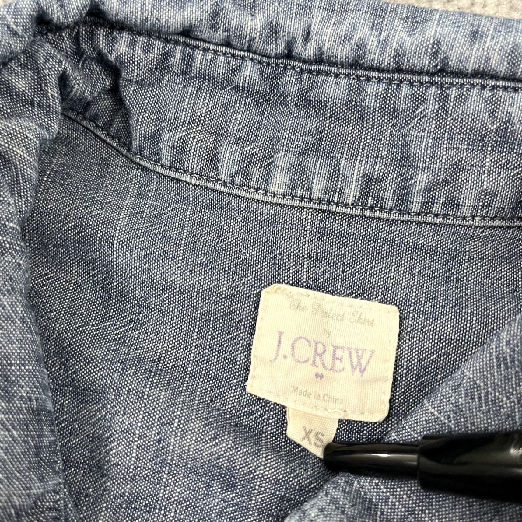 J.Crew VINTAGE J.CREW Women's Shirt XS Blue Chambray Button-Up Casual Lightweight Denim Size XS / US 0-2 / IT 36-38 - 2 Thumbnail