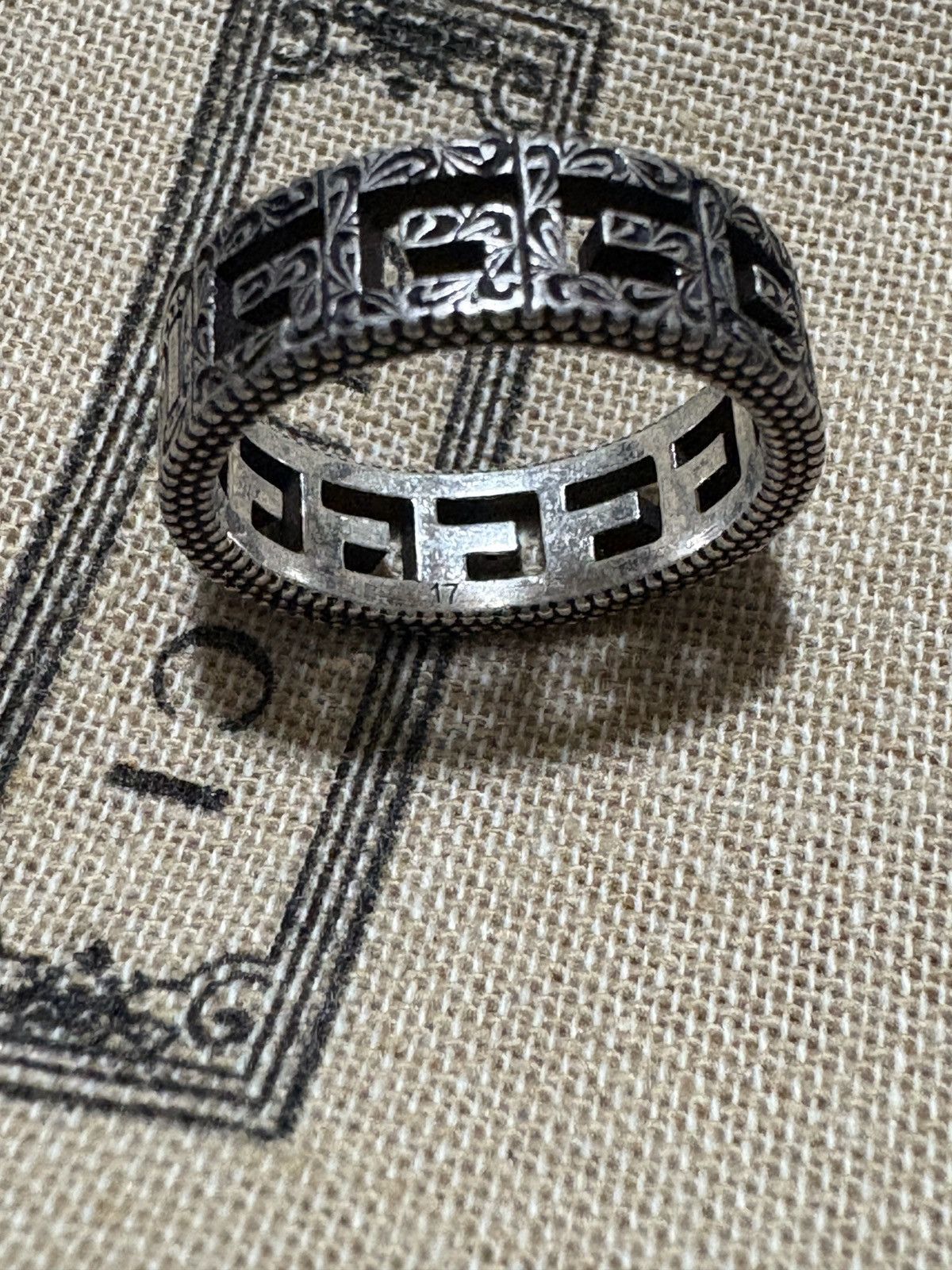Gucci Gucci G Ring (US 8) Size ONE SIZE - 1 Thumbnail