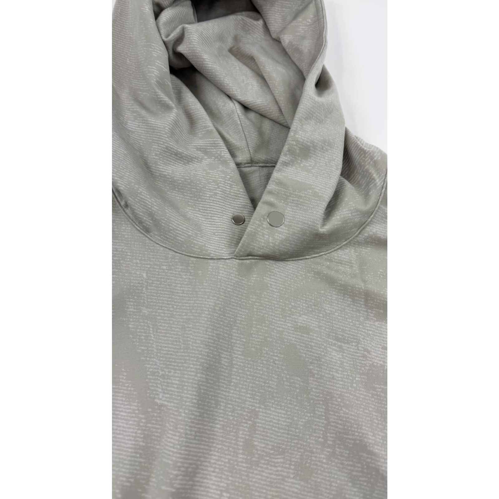 Lululemon Lululemon Hoodie Mens Large Gray Tactical Camo Pullover SE Special Edition Snap Shirt Mens Large Gray Camo Print 90s/Army Theme Size US L / EU 52-54 / 3 - 4 Thumbnail