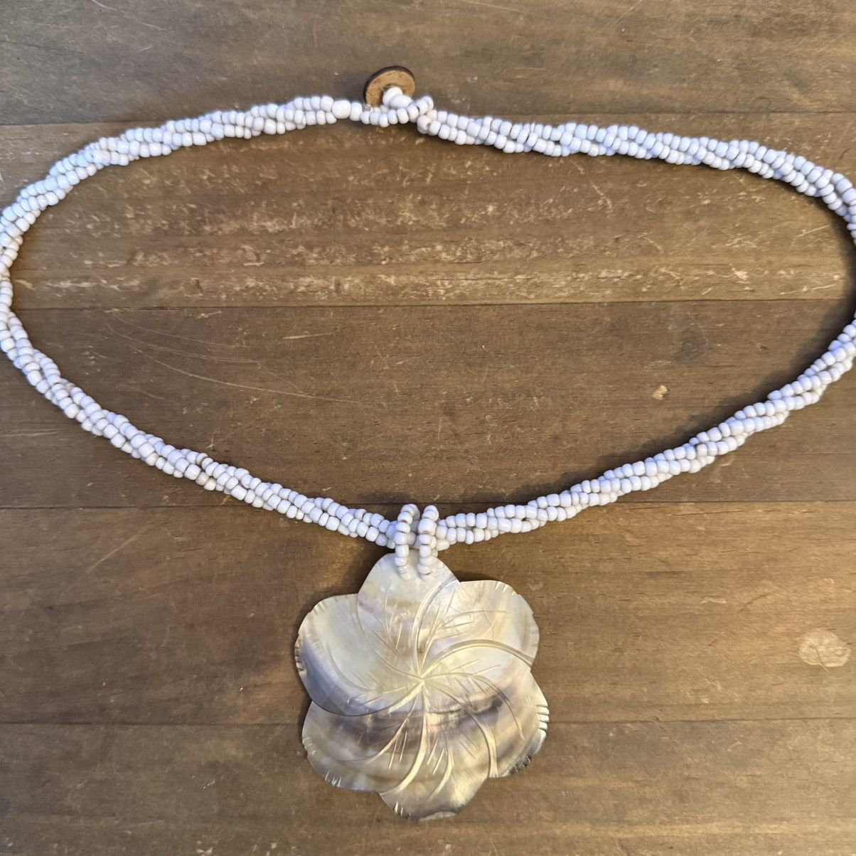 Vintage Vintage white beaded mother of pearl flower necklace Size ONE SIZE - 2 Thumbnail