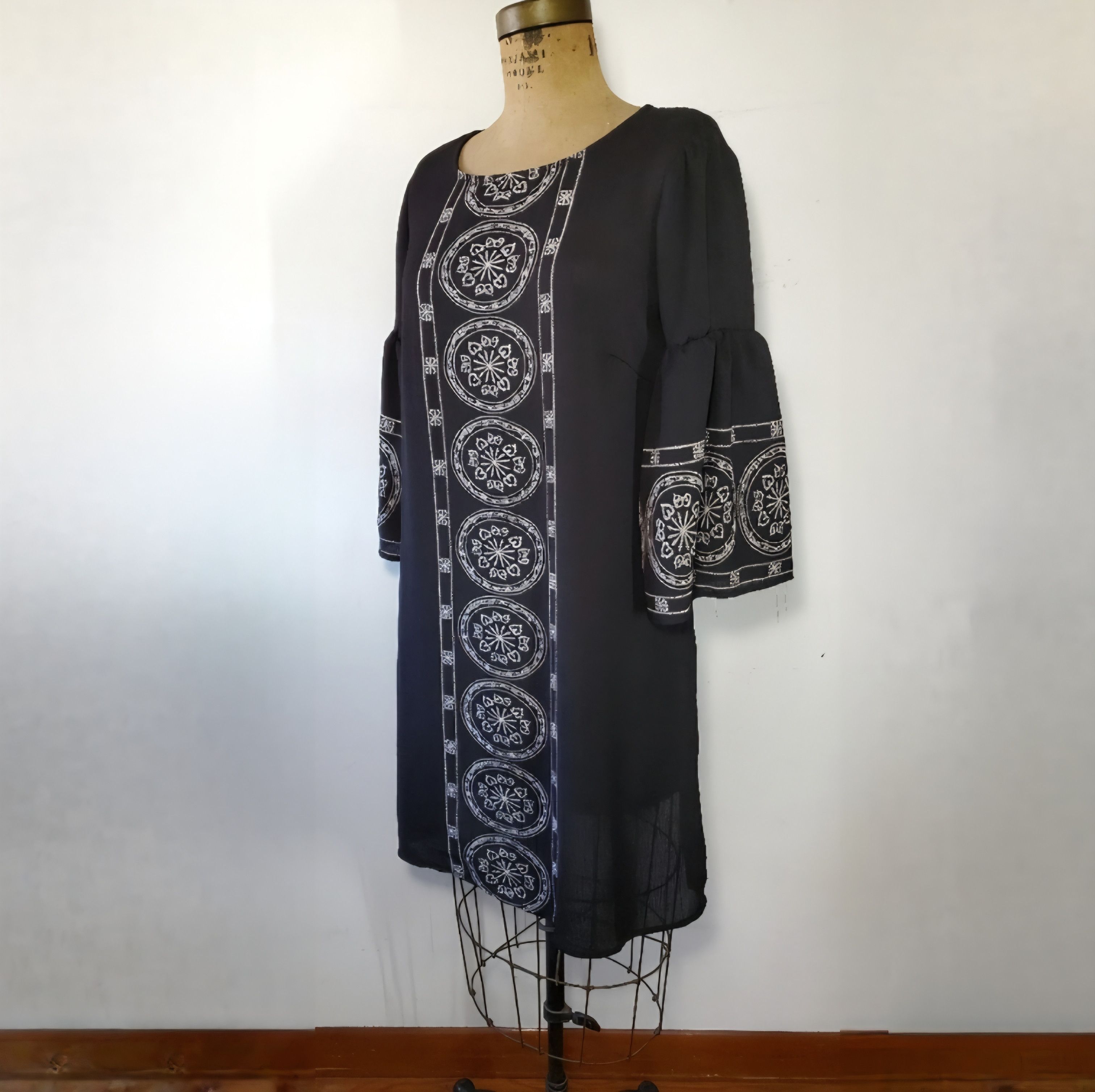 Other A.U.W Size M Dress Tunic Black Sheath Bell Sleeve Boho Manda Size M / US 6-8 / IT 42-44 - 4 Thumbnail
