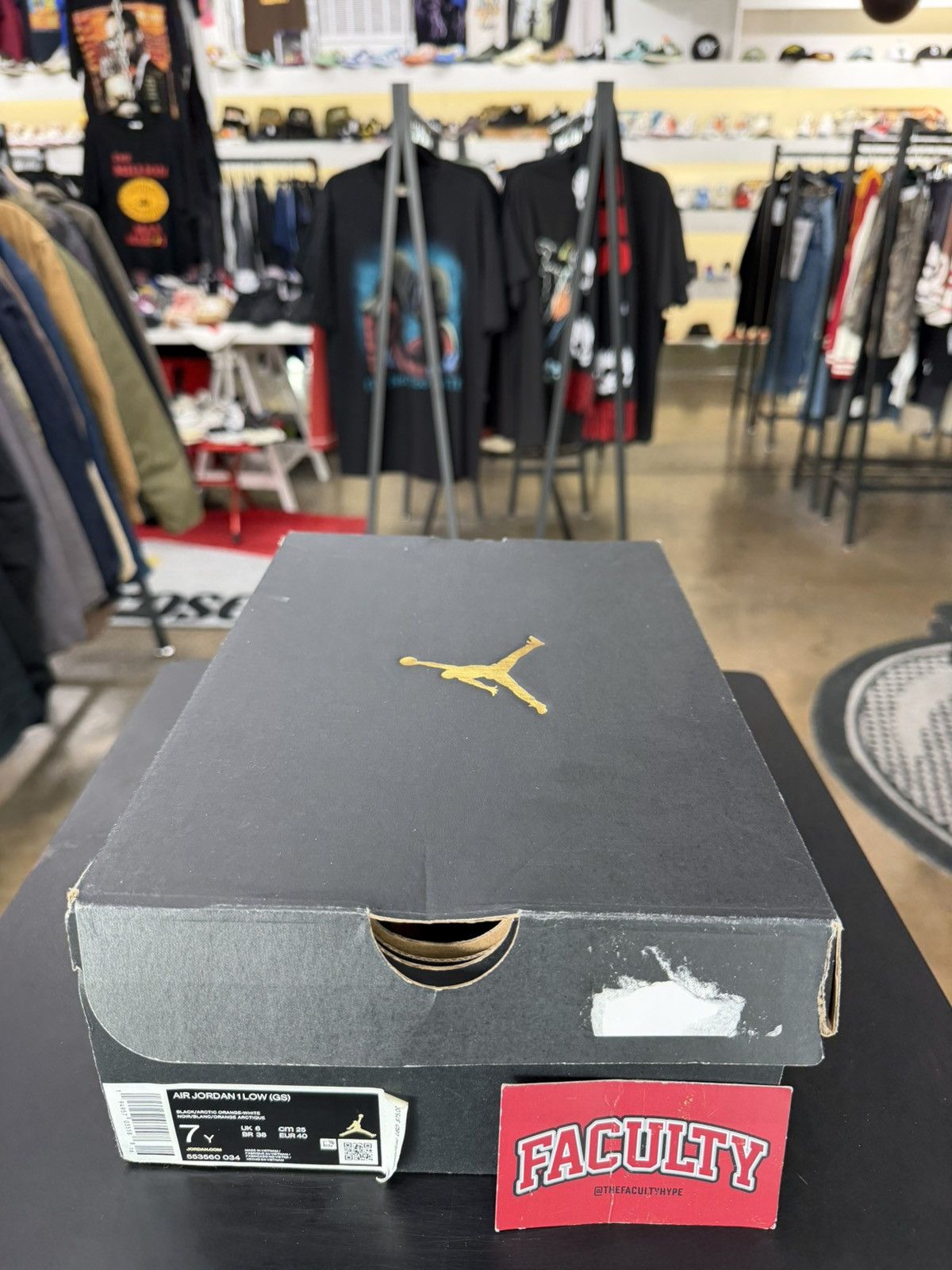 Jordan Brand Air Jordan 1 Low Crimson Tint Size 7Y (2021) Size US 7 / EU 40 - 13 Thumbnail