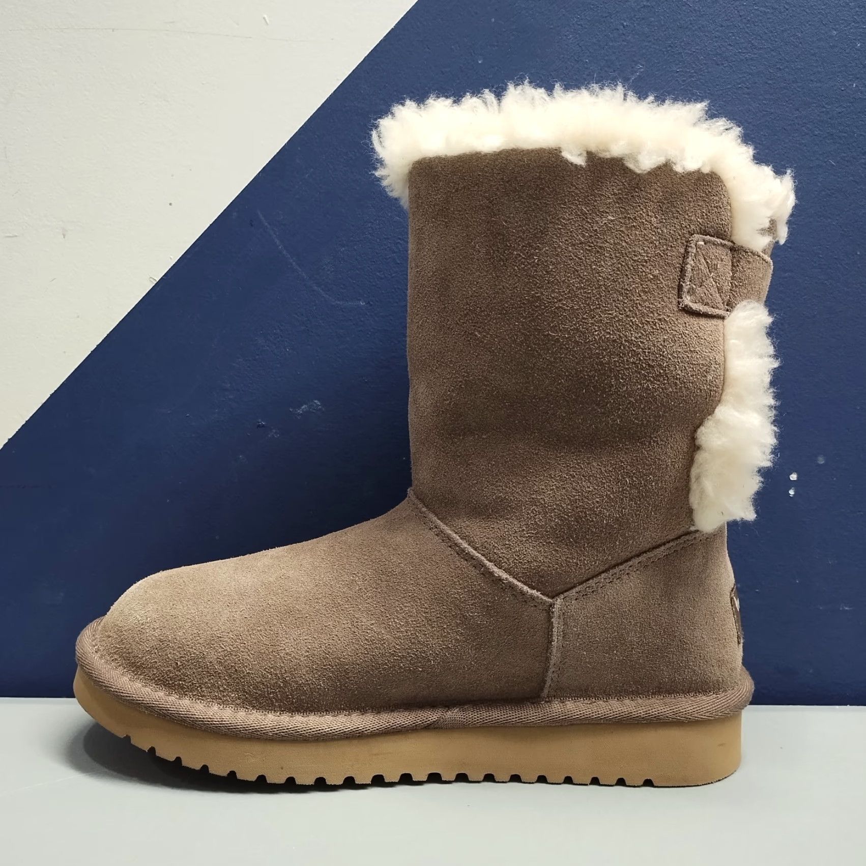 Vintage Koolaburra By Ugg Snow Boots Womens US 5 Gray White Sheepskin Mid-Calf 1020158 NWOB Size 5 Womens Snow Boot Size US 5 / IT 35 - 7 Thumbnail