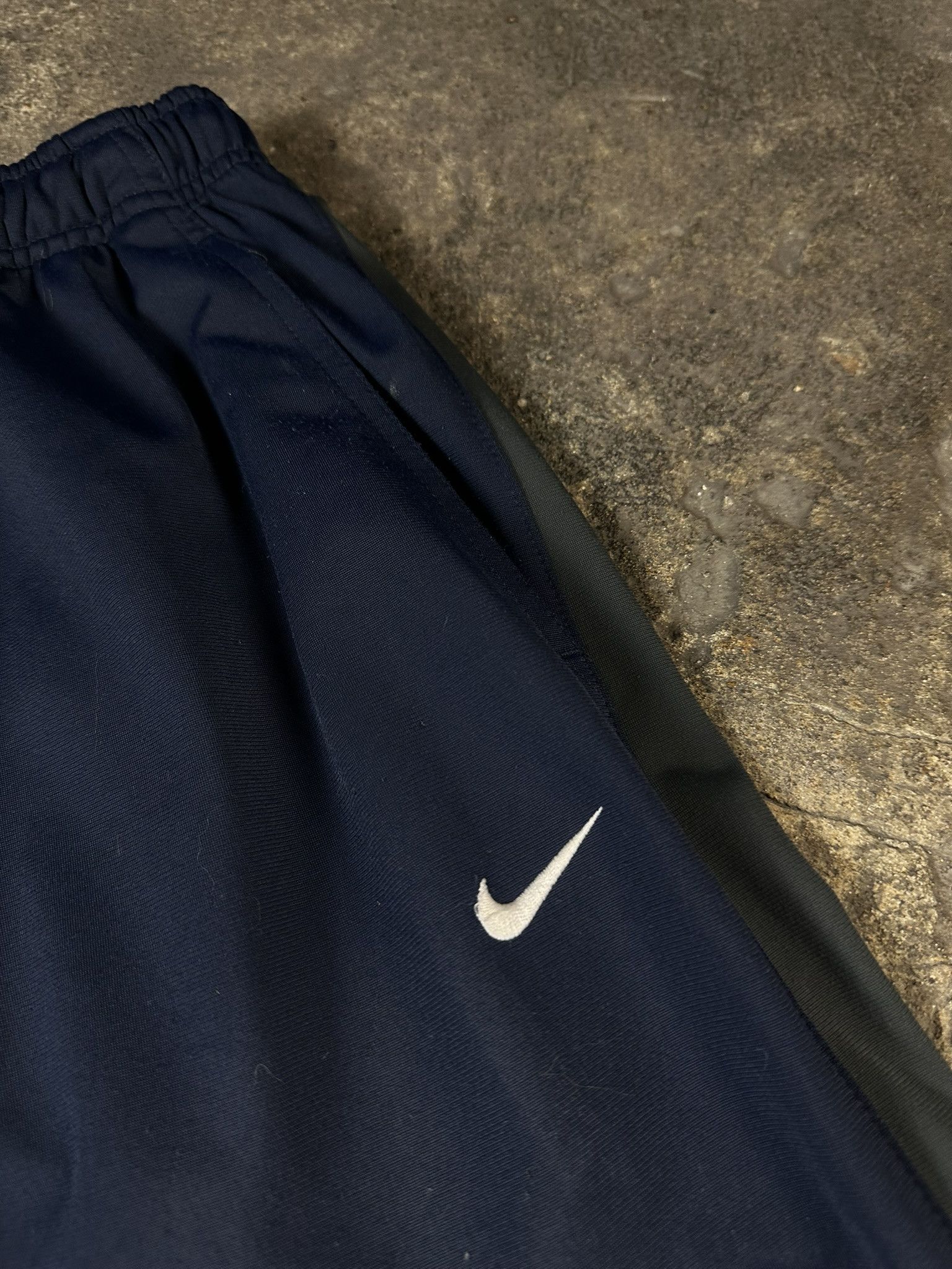 Nike 00s Vintage Nike Nylon Oversized Y2k Trackpants Size US 32 / EU 48 - 4 Thumbnail