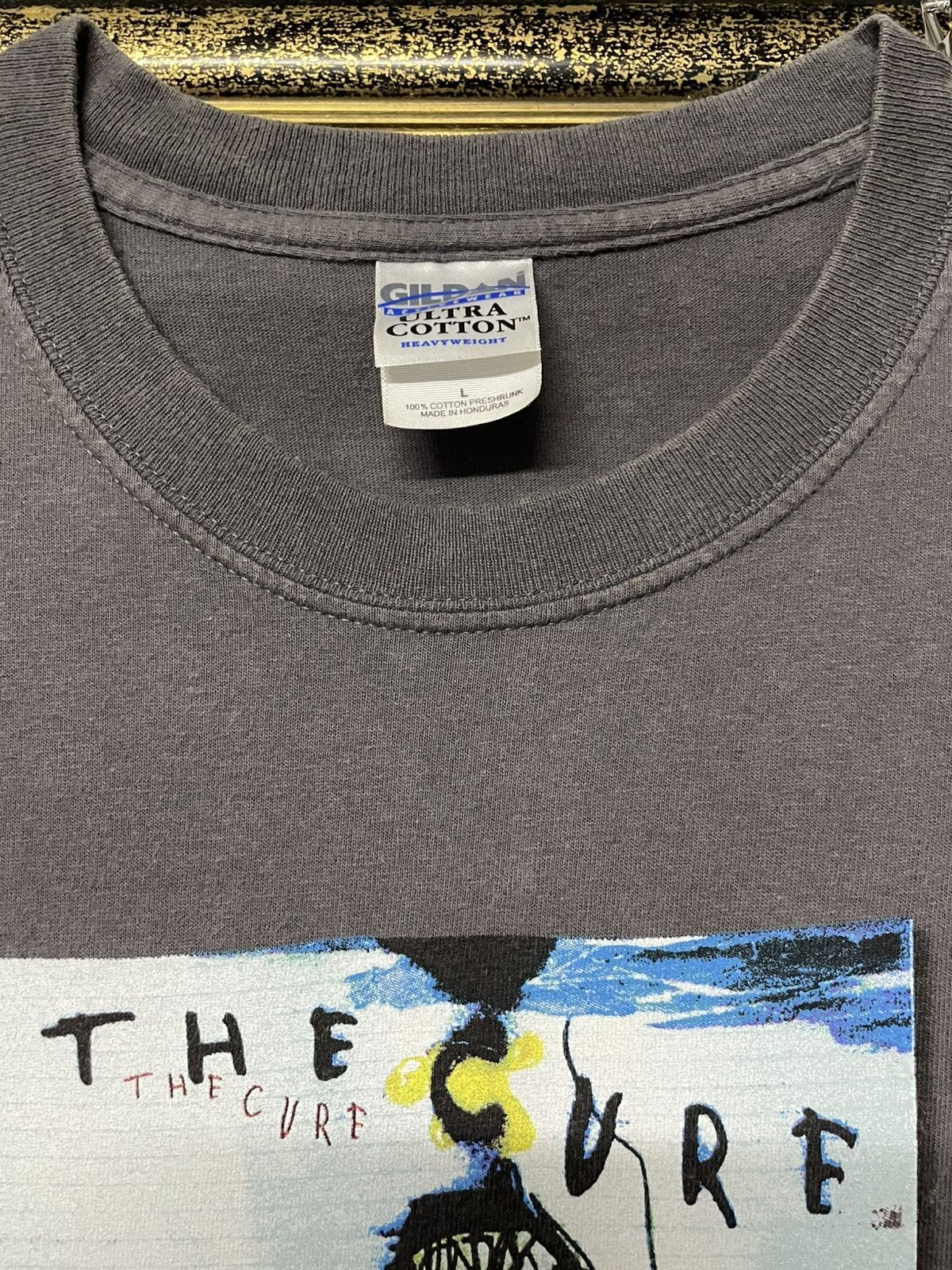 Vintage Vintage Original The Cure 2004 Tour Cover Album Art Tshirt Size US L / EU 52-54 / 3 - 11 Thumbnail