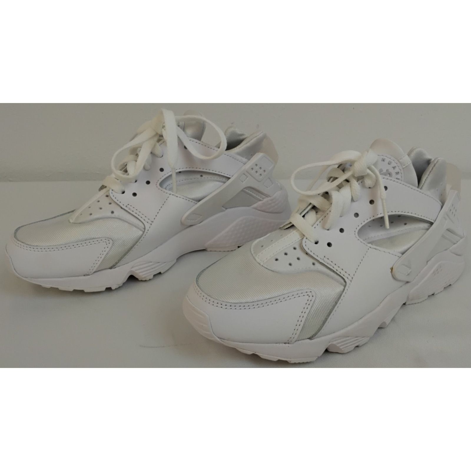 Nike Nike Air Huarache Triple White Sneakers Women's US Size 8 Size US 8 / IT 38 - 2 Thumbnail