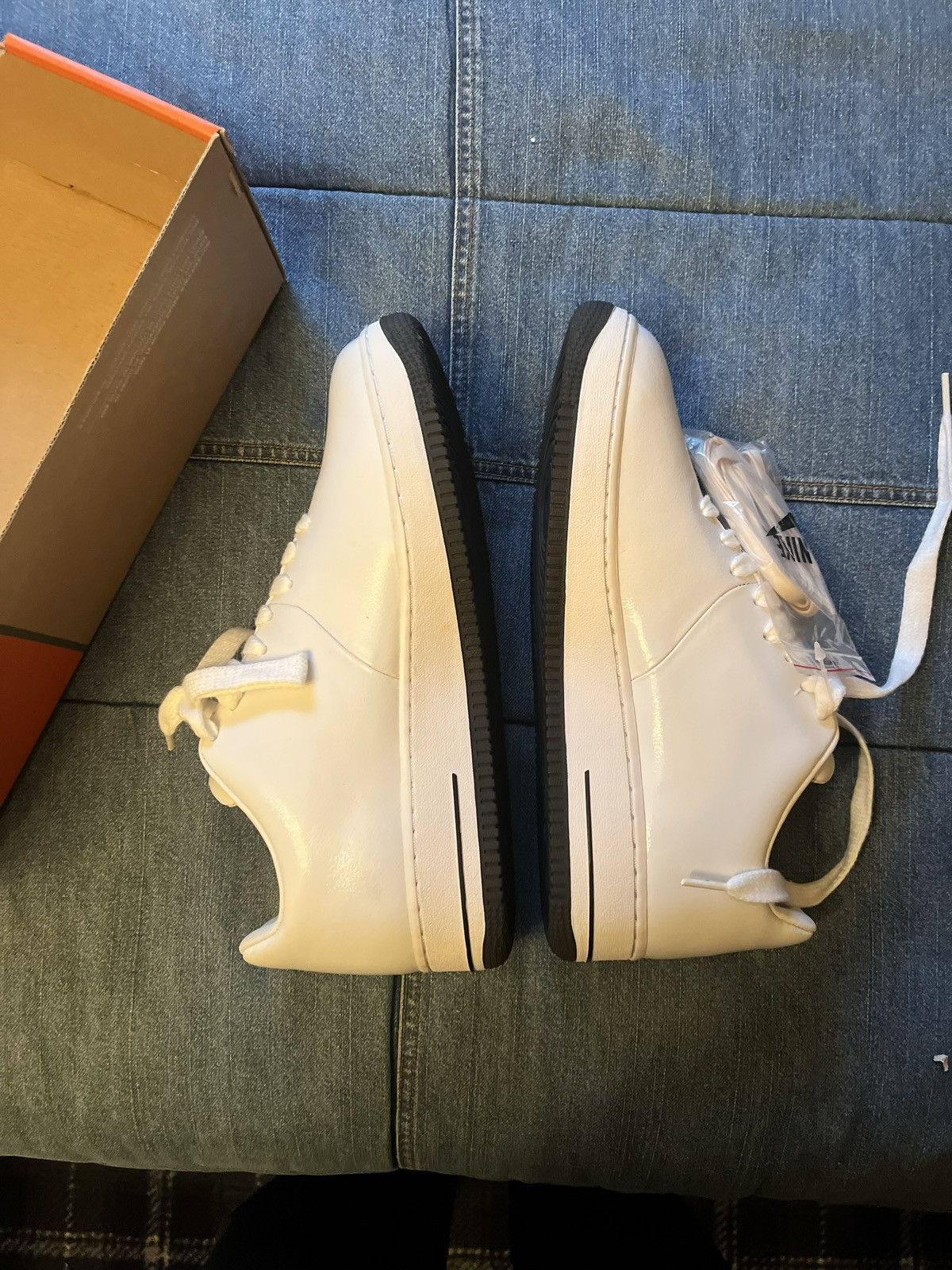 Nike × Supreme Nike Air force one supreme Size US 11 / EU 44 - 1 Thumbnail