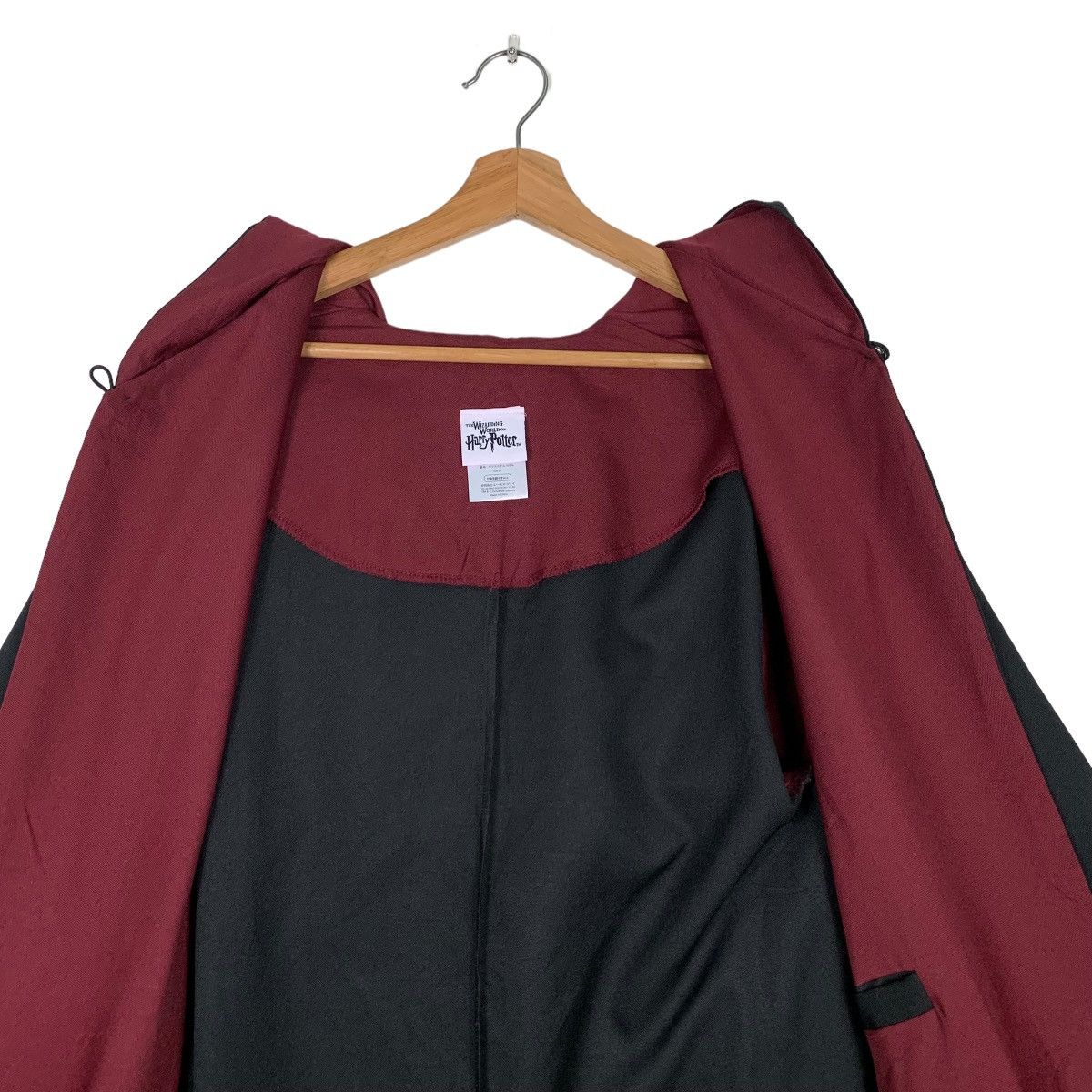 Universal Studios HARRY POTTER GRYFFINDOR CLOAK / CAPE #0235-C11 Size US M / EU 48-50 / 2 - 14 Thumbnail