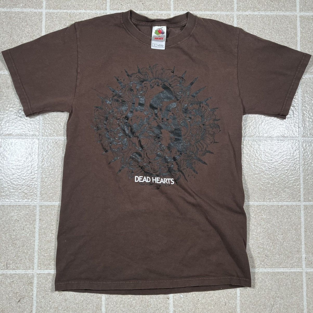 Vintage Vintage Y2k Grunge Dead Hearts Rock Music Shirt Small Brown Size US S / EU 44-46 / 1 - 1 Thumbnail