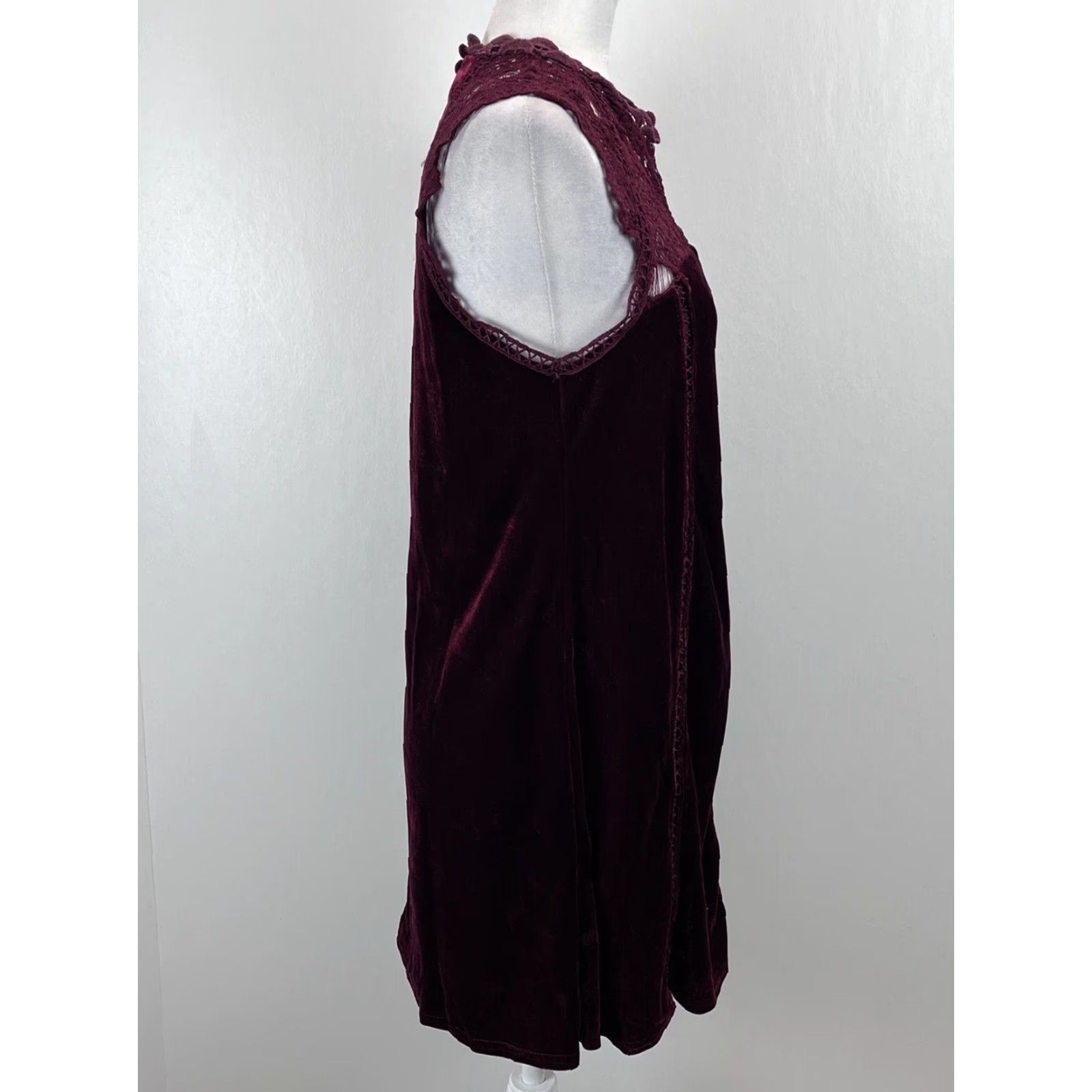 Lulus Lulu’s Who’s Who Maroon Velvet Dress Sz Small Holiday Short Grunge Goth Lace Velvet Dress Short Maroon Bohemian Goth Grunge Lace Lounge? Size 28" / US 6 / IT 42 - 4 Thumbnail