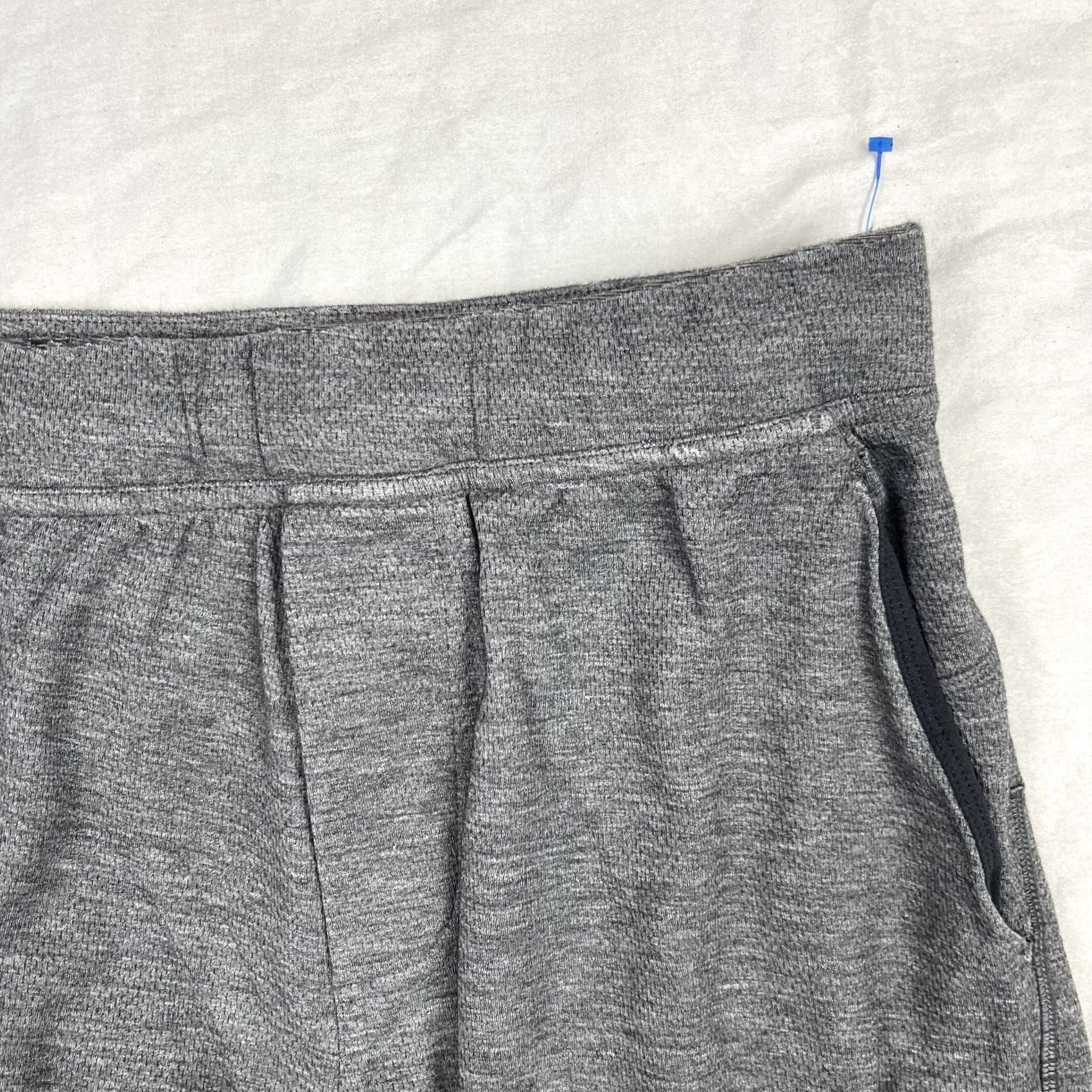 Lululemon Lululemon Athletica Shorts Mens Medium Gray Heather Athletic Knit Gym Running Size US 28 / EU 44 - 4 Thumbnail