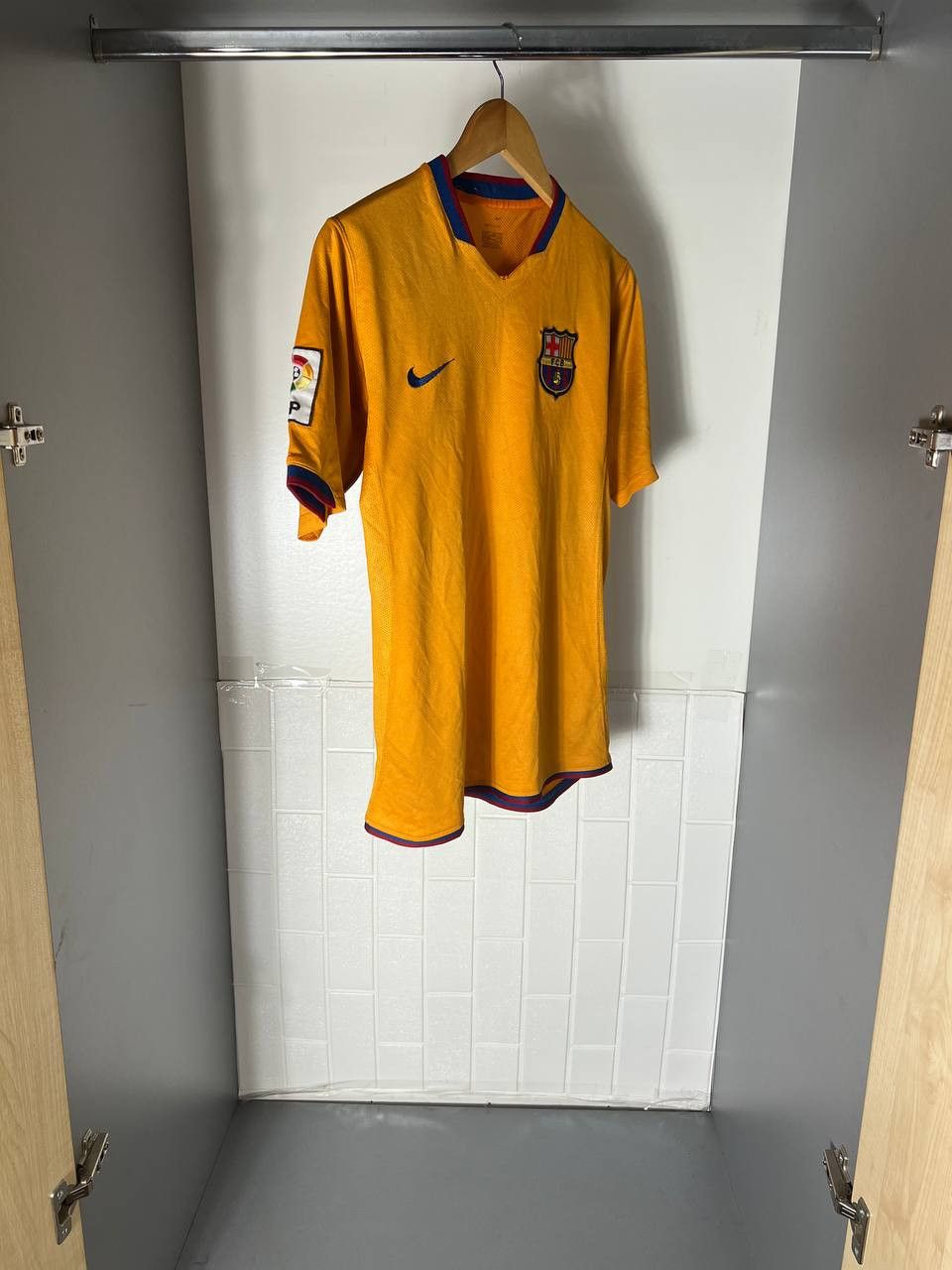 Nike VINTAGE NIKE FC BARCELONA SPAIN SOCCER JERSEY RETRO Y2K 90s Size US M / EU 48-50 / 2 - 3 Thumbnail