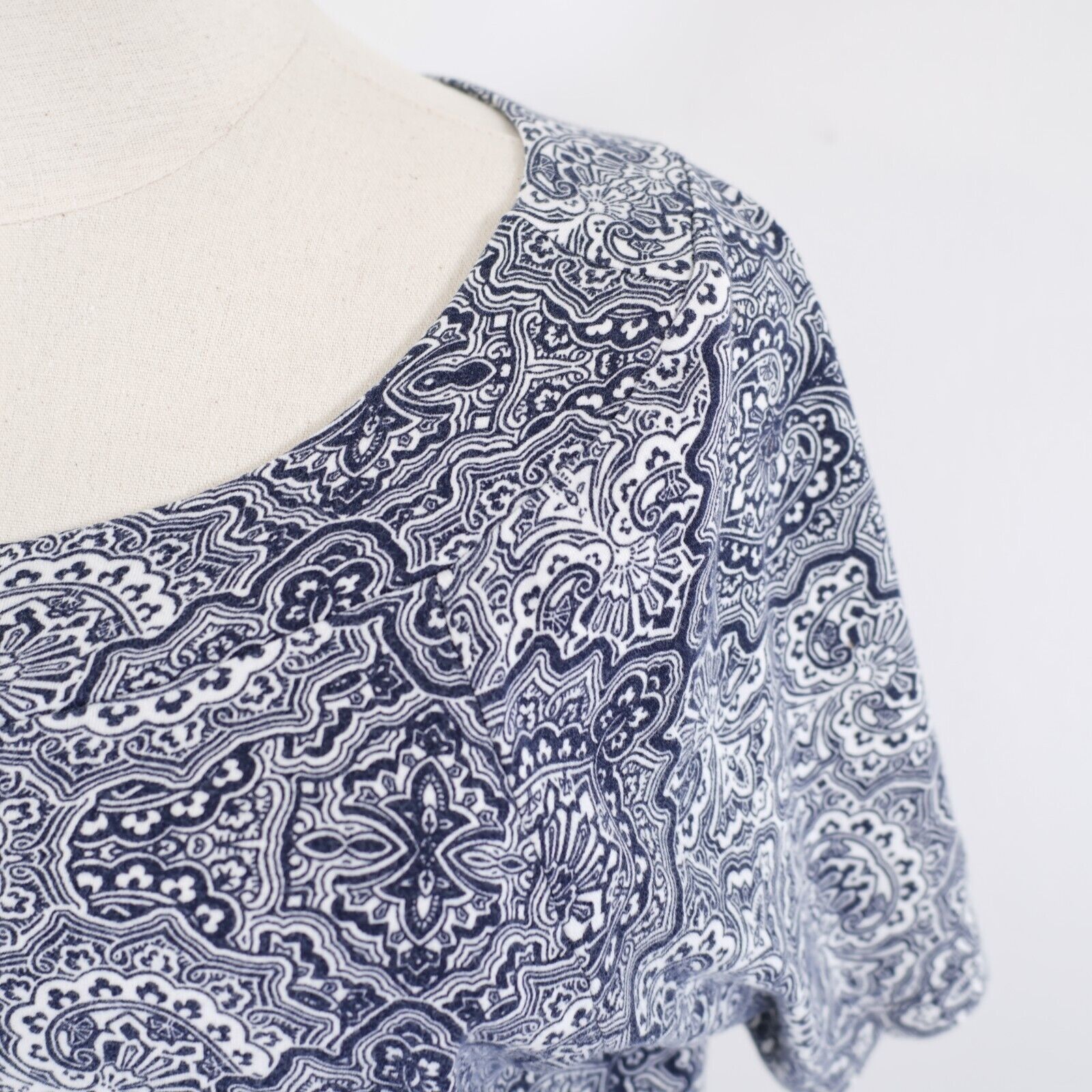 Jones New York Jones New York Signature Medium Blue Paisley Top / Blouse Sc Size M / US 6-8 / IT 42-44 - 2 Thumbnail