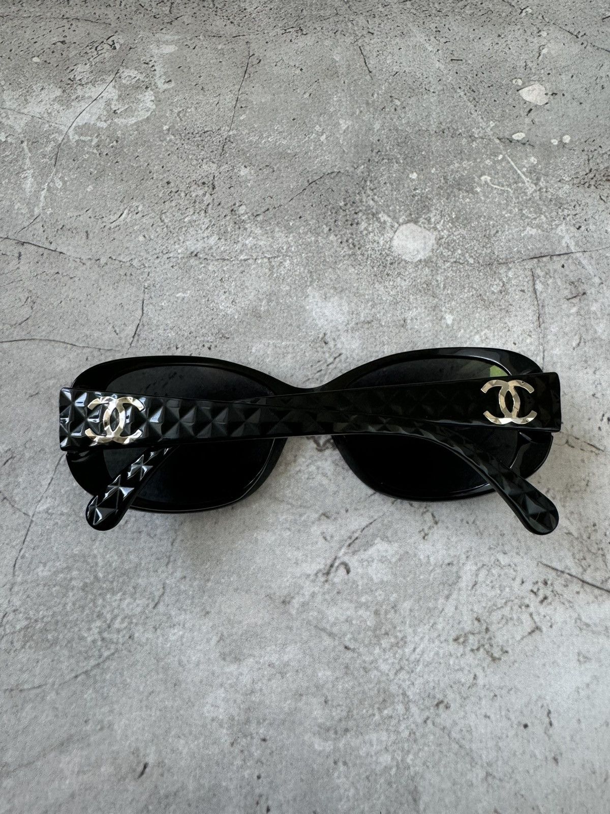Chanel Chanel Black Frame Quilted CC Logo Sunglasses 5189 Size ONE SIZE - 4 Thumbnail