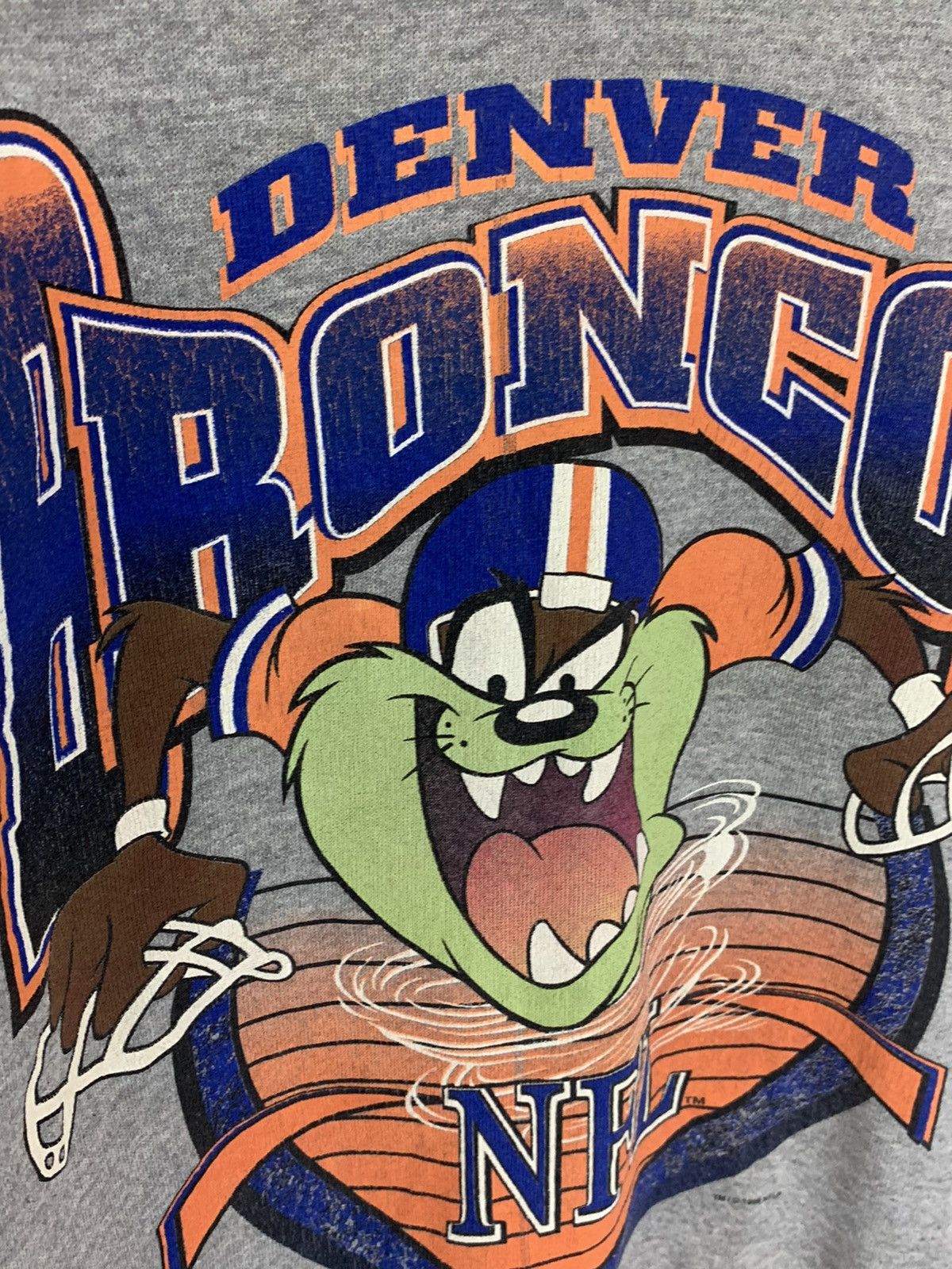NFL Vintage DENVER BRONCOS Tazmania Warner Bross Size US M / EU 48-50 / 2 - 10 Thumbnail