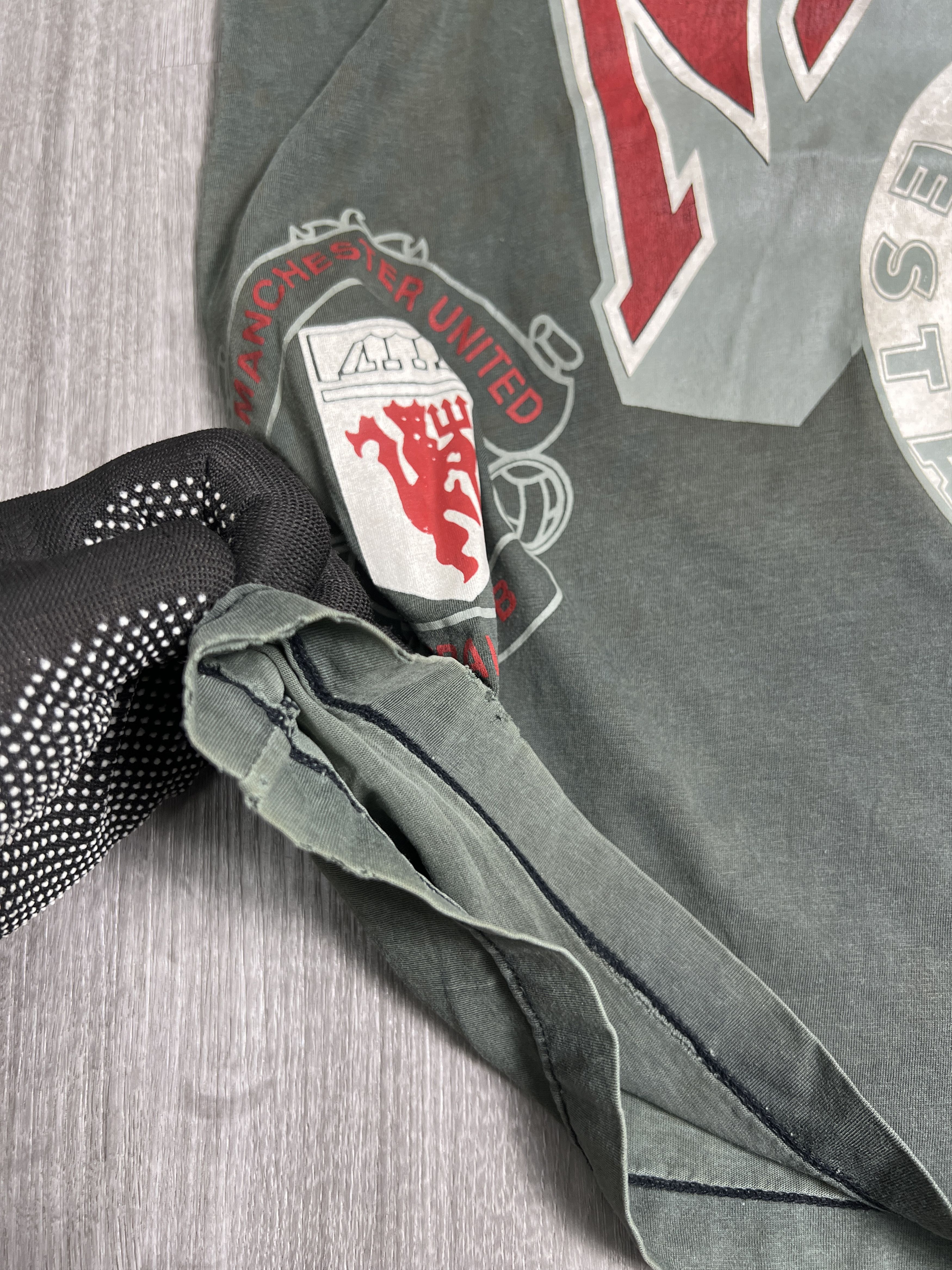 Vintage Vintage 90s Manchester United Fan Made Tee GTME625 Size US L / EU 52-54 / 3 - 8 Thumbnail