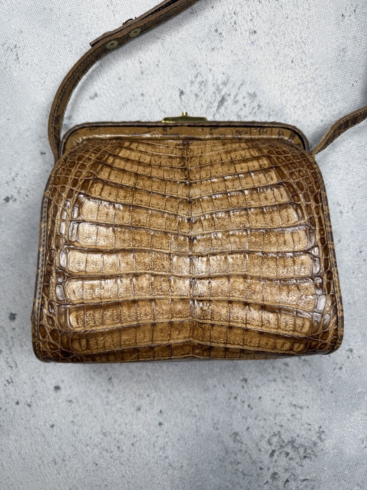 Vintage Vintage Genuine Crocodile Leather IVR Handbag Rare Archive Size ONE SIZE - 2 Thumbnail