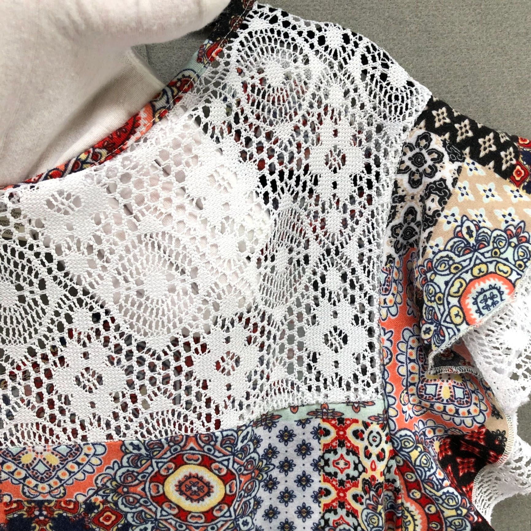 Vintage Bobbie & Brooks Plus 1X Womens Top Patchwork Boho Crochet Lace Flutter Sleeve V-Neck Short Sleeve Blouse Size XL / US 12-14 / IT 48-50 - 7 Thumbnail