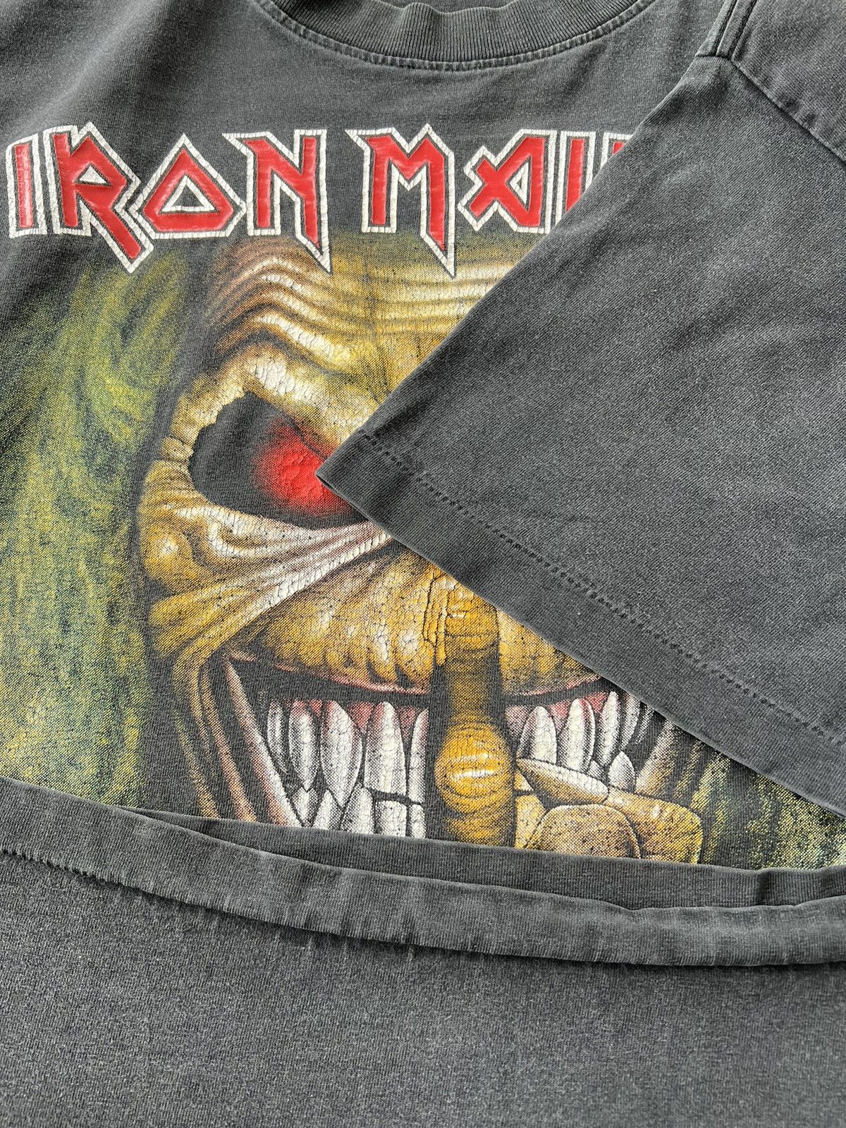 Band Tees Vintage 90s Iron Maiden Best of the Beast Black T-shirt Size US L / EU 52-54 / 3 - 7 Thumbnail