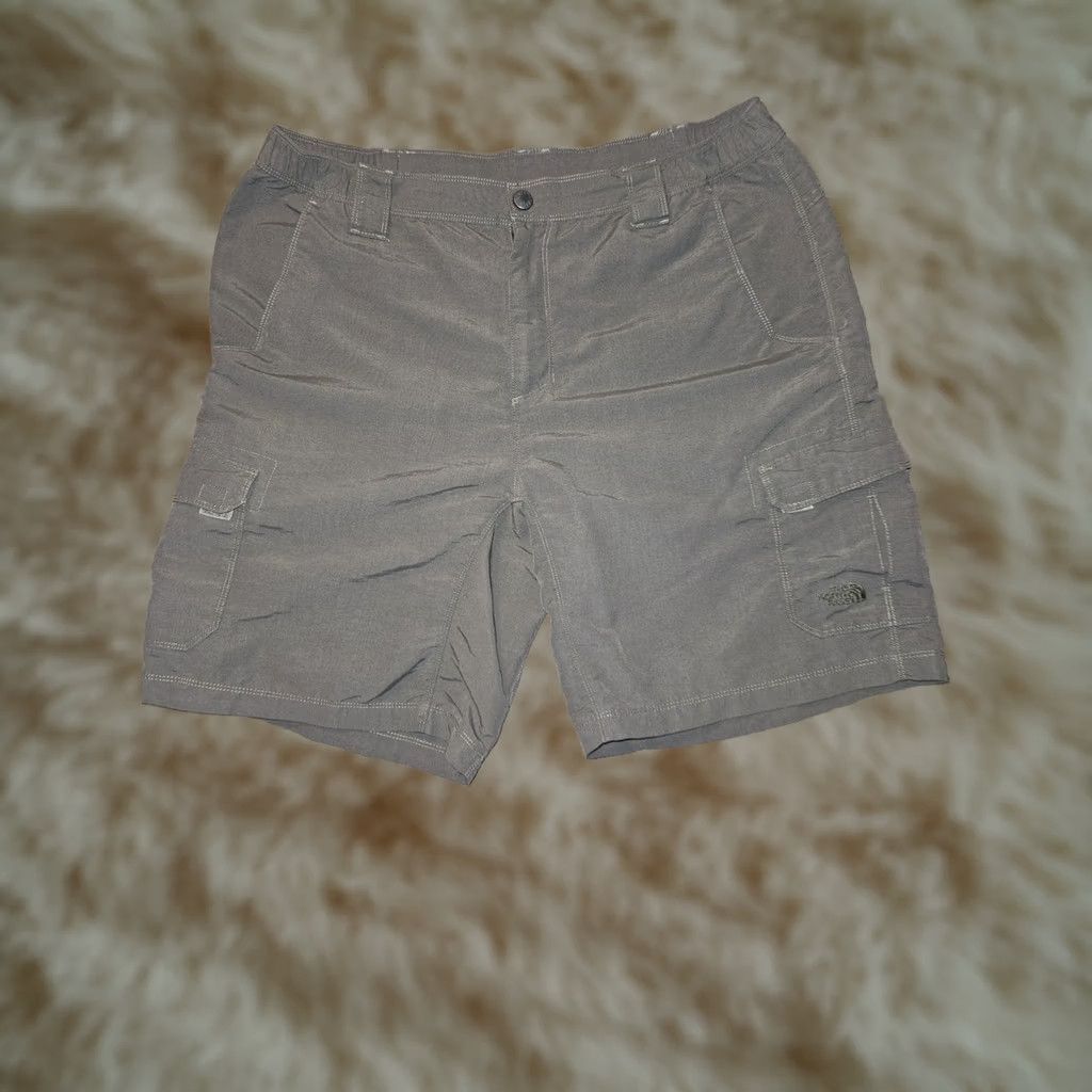 The North Face VINTAGE The North Face Cargo Shorts Men L Gray 100% Nylon Outdoors Hiking Active Cargo Pocket Logo Regular Modern Size US 33 - 1 Thumbnail