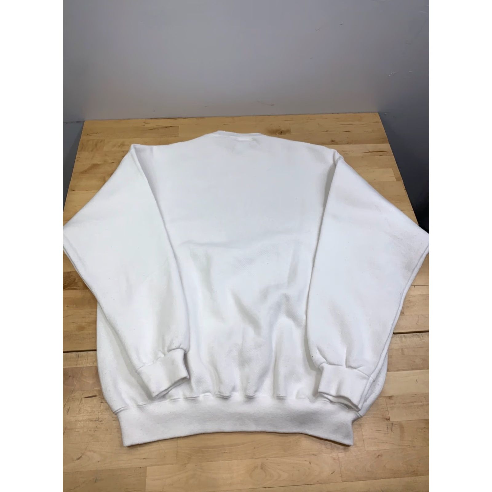 Tultex VINTAGE Seaworld manatees Sweatshirt Tultex White Graphic Print Men L Sweatshirt Size US L / EU 52-54 / 3 - 7 Thumbnail