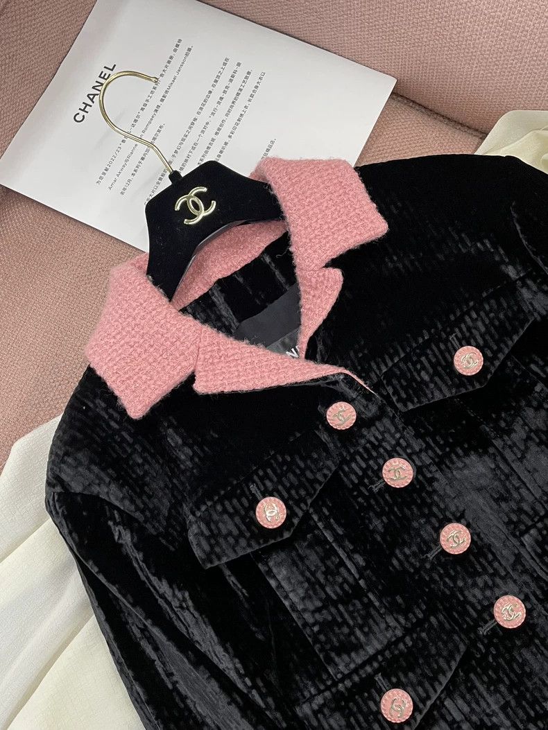 Chanel Chanel 22B pink collar black velvet mid-length jacket Size XS / US 0-2 / IT 36-38 - 2 Thumbnail