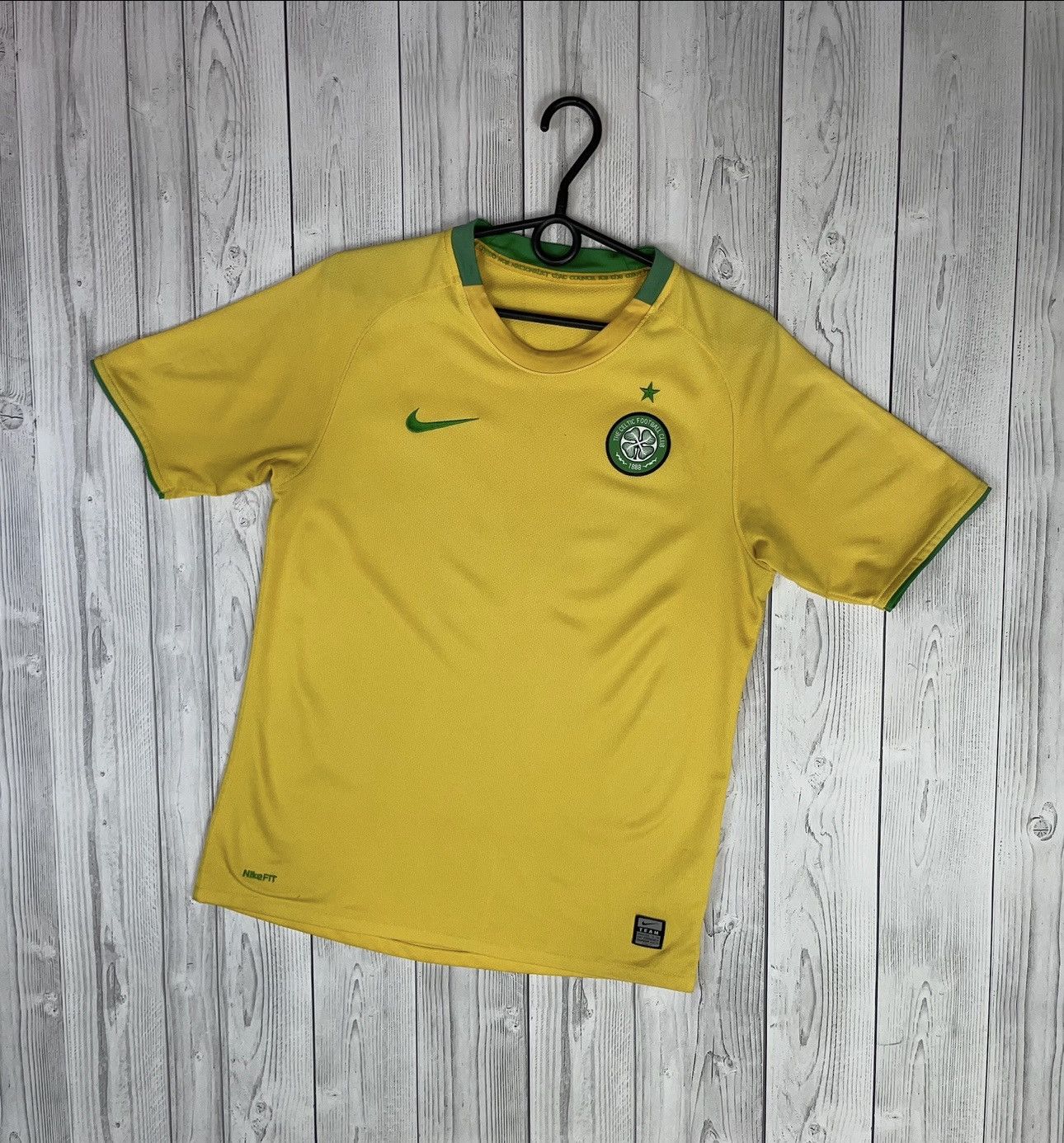 Nike Vintage nike Celtic soccer jersey size XL yellow rare Size US XL / EU 56 / 4 - 1 Thumbnail