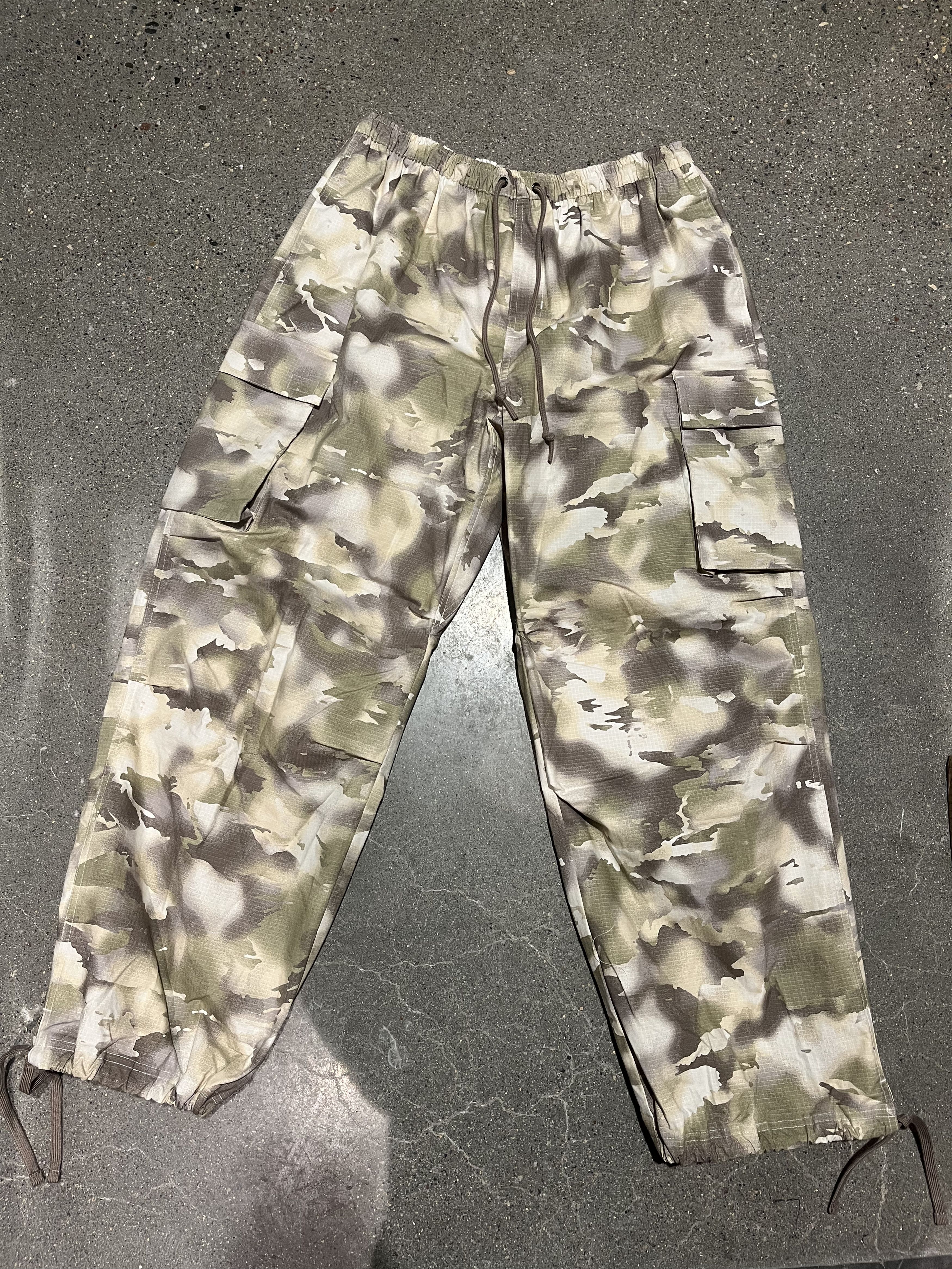 Nike Nike NSW Women's Cargo Pant Size 30" / US 8 / IT 44 - 1 Thumbnail