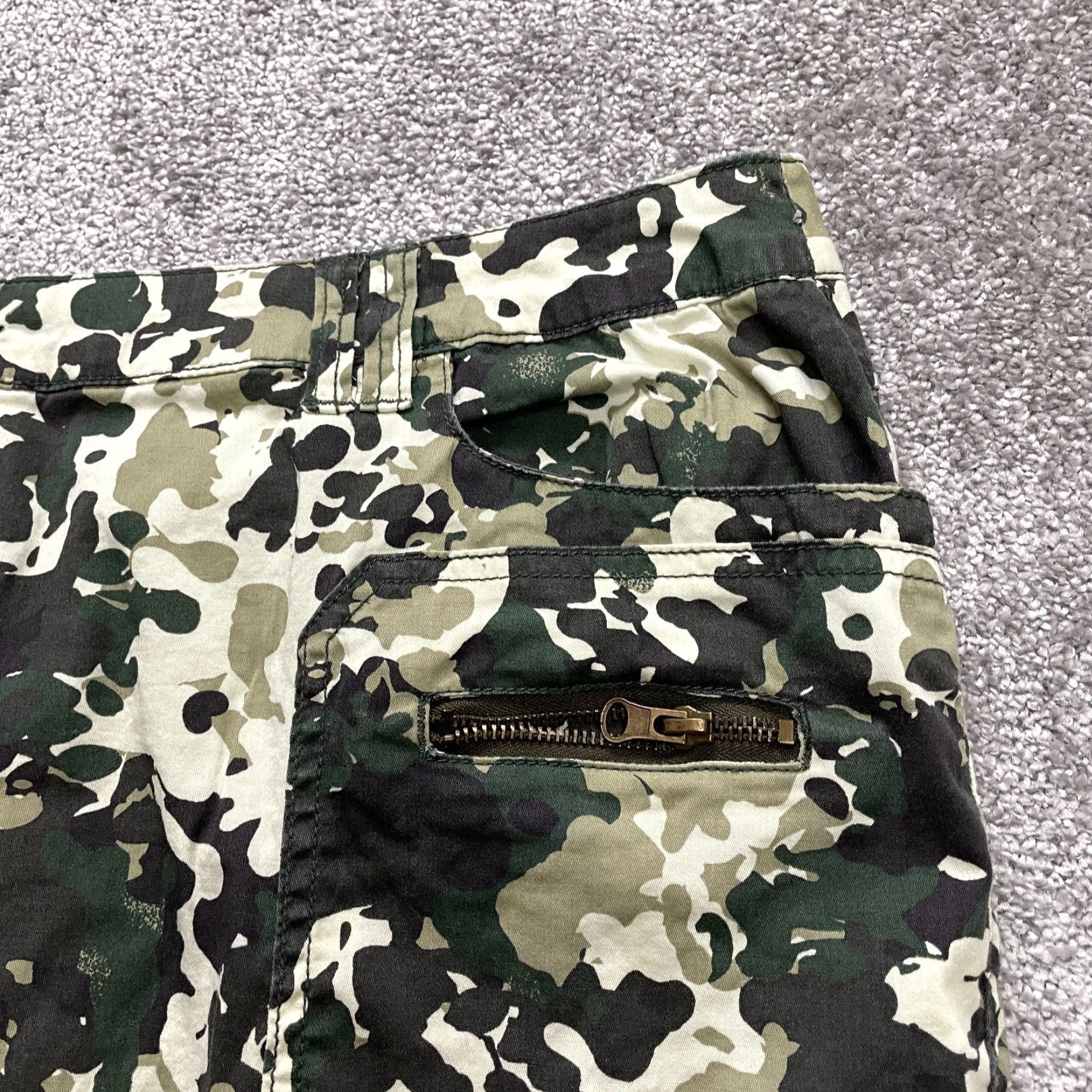 Vintage VINTAGE? No. (Not Vintage) Actually: Cato Chino Shorts Womens Plus 24W Green Camo Cotton Zip Pockets Casual 11" Insm Size 30" / US 8 / IT 44 - 7 Thumbnail