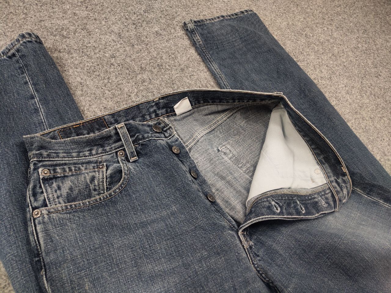 Levi's Vintage 90's Levi's 501 USA Perfect Faded Blue denim Jeans Size US 32 / EU 48 - 12 Thumbnail