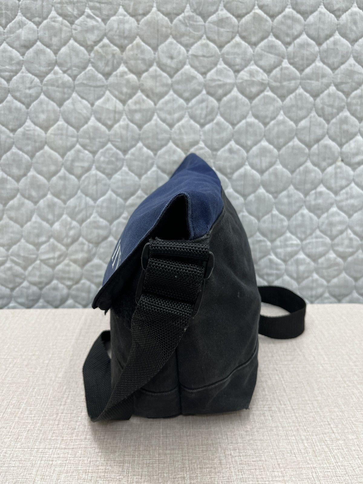 BEAMS GOTHAM CITY SLING BAG