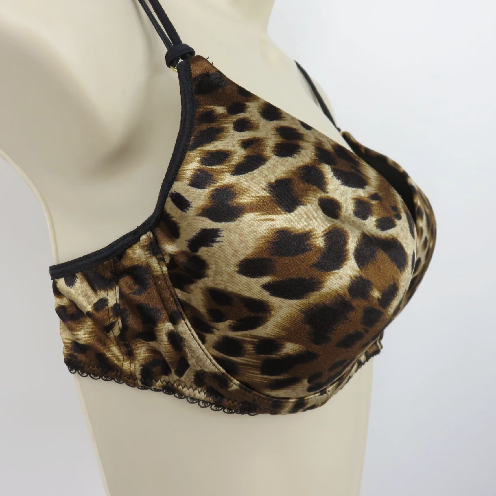 Vintage **Smart & Sexy 36C Underwire Lined Leopard Bra Scallop Trim** User: **Smart & Sexy 36C Leopard Underwire Lined Bra Scallop Trim** Size ONE SIZE - 3 Thumbnail