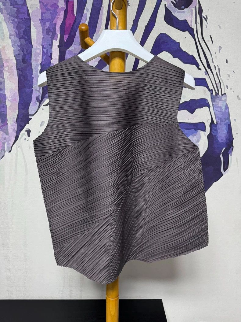 Issey Miyake Issey Miyake size:3 Coffee-colored hidden vest Size S / US 4 / IT 40 - 2 Thumbnail