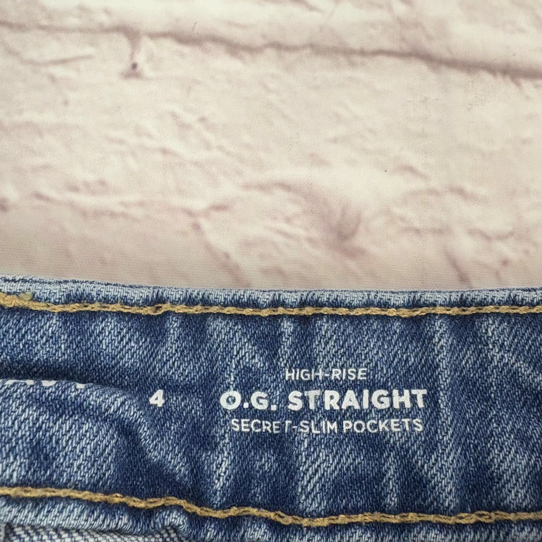 Old Navy Old Navy Jeans Womens 4 Straight Distressed Blue Medium Wash Denim 27x26 Secret Slim Pockets Mid Rise 8.5-10.5in Zip Fly Womens Size 27" / US 4 / IT 40 - 4 Thumbnail