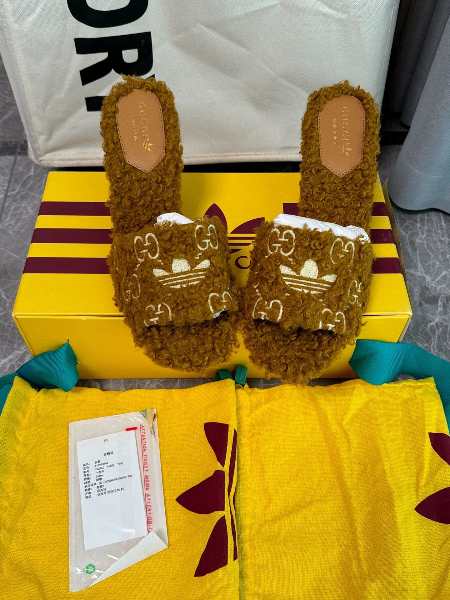 Gucci Gucci x Adidas Teddy Slide Brown 39 Size US 8.5 / IT 38.5 - 7 Thumbnail