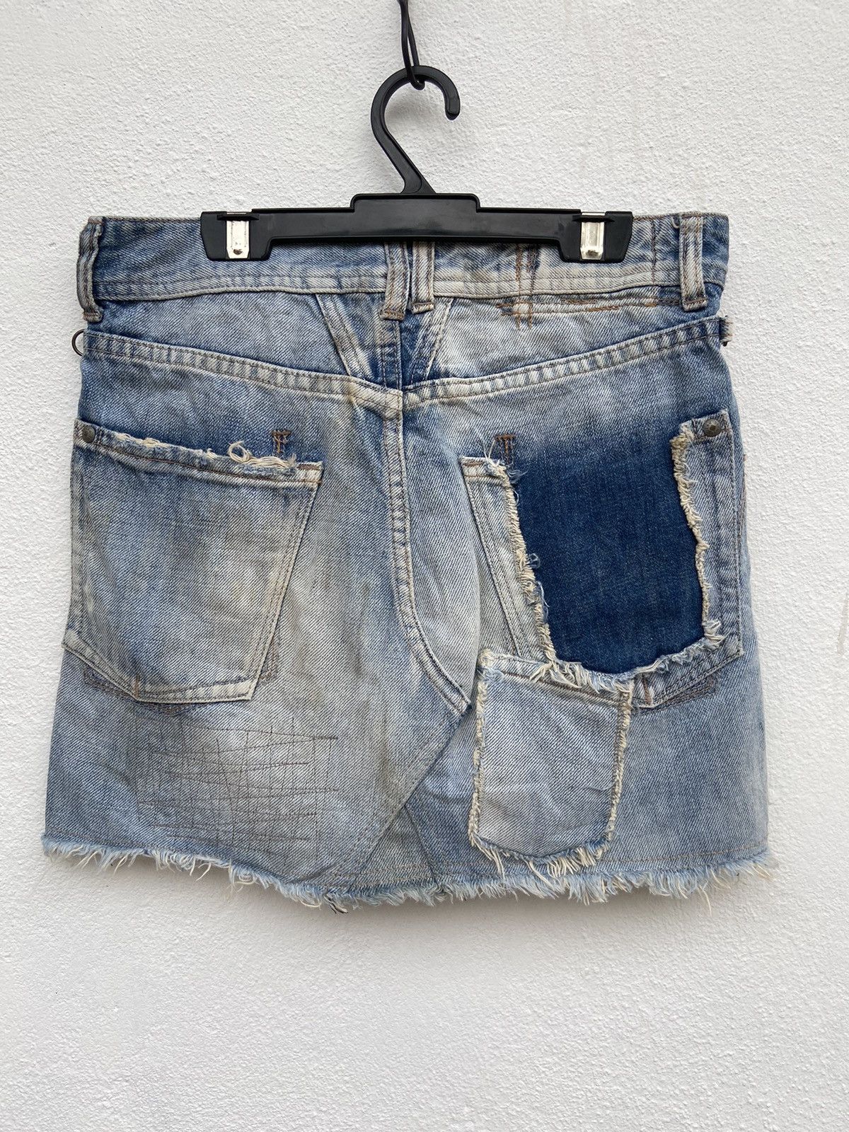 Marithe + Francois Girbaud Marithe Francois Girbaud mini skirt jeans Distressed Size 28" / US 6 / IT 42 - 4 Thumbnail