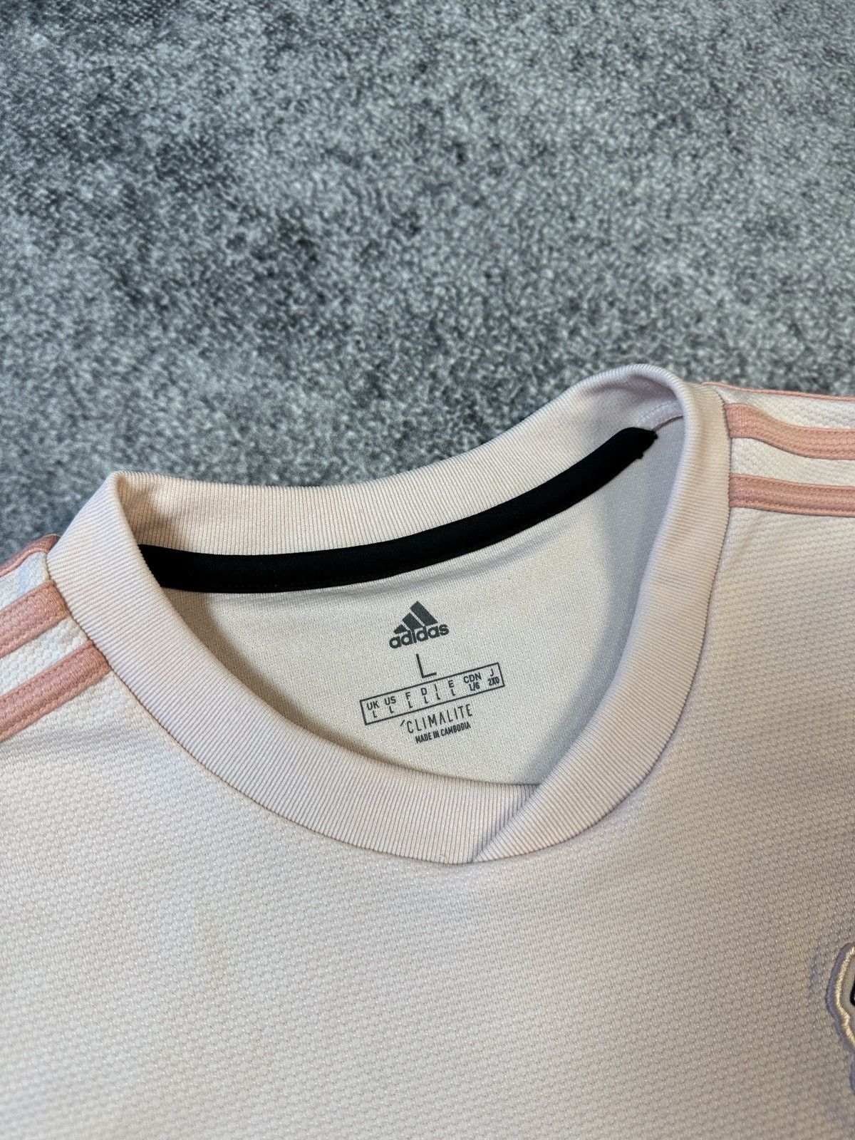 Adidas Adidas Manchester United Soccer Jersey Streetwear 18/19 L Size US S / EU 44-46 / 1 - 3 Thumbnail