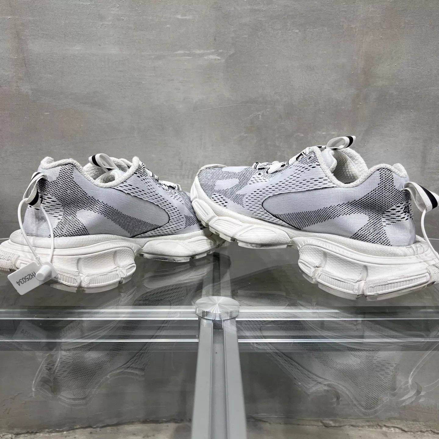 Balenciaga Balenciaga x UA White 40 YH25033 Sneakers Size US 7 / EU 40 - 5 Thumbnail