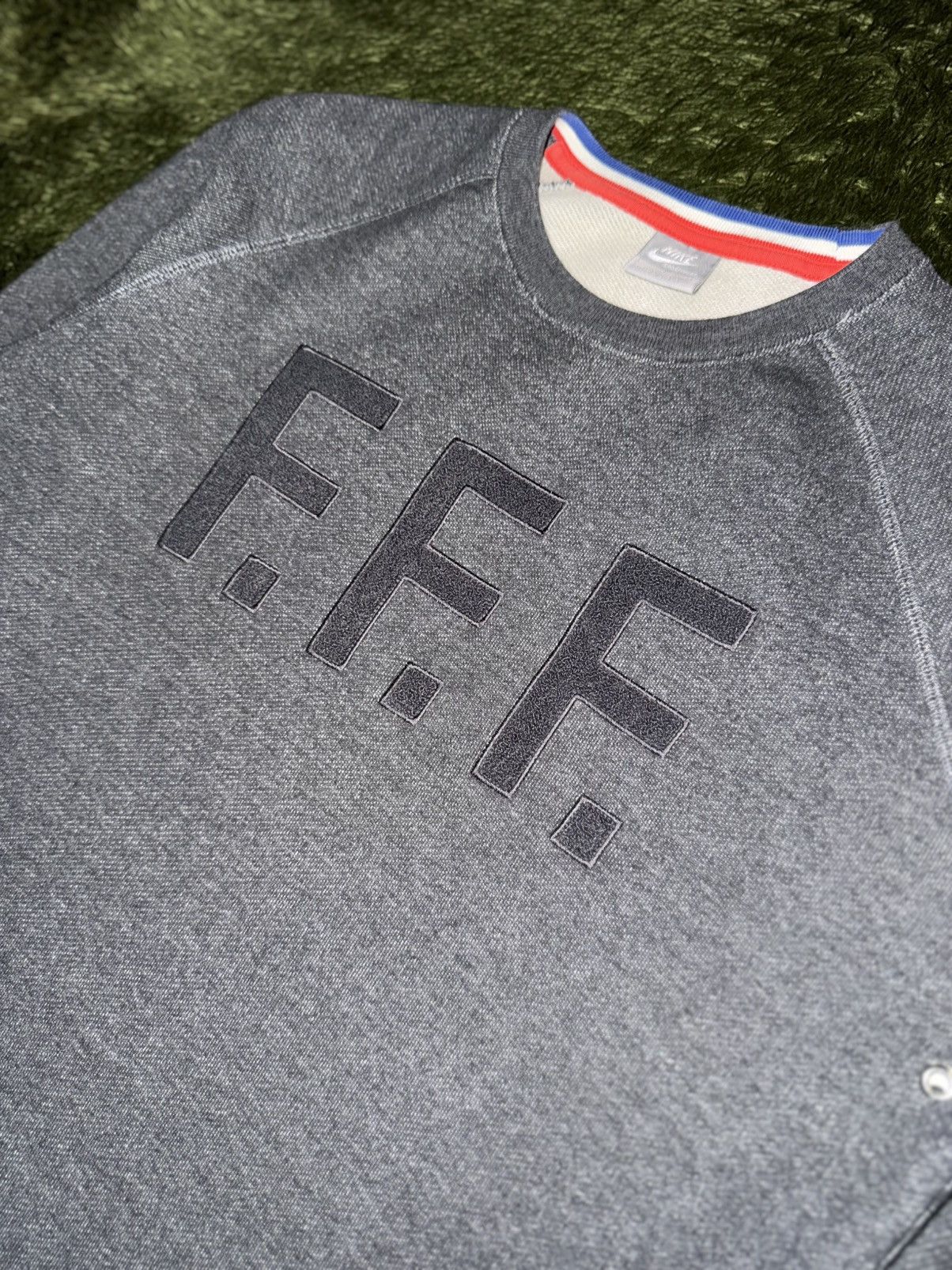 Nike [L] Nike F.F.F. France Football Zip Pocket Sweatshirt Grey Size US L / EU 52-54 / 3 - 2 Thumbnail