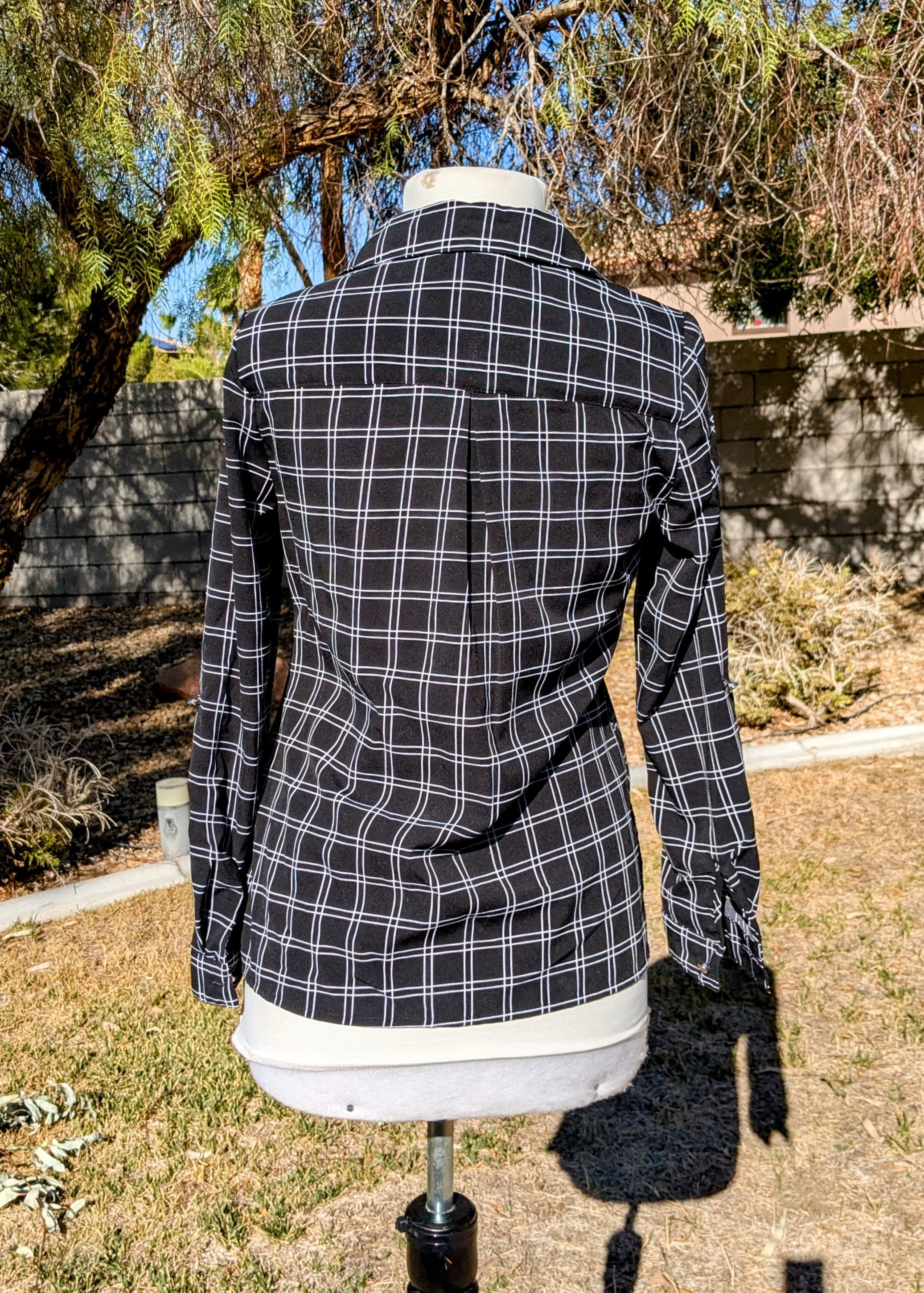 Other Notations Petite Small Button-Down 2-pocket Blouse Shirt EUC Size S / US 4 / IT 40 - 4 Thumbnail