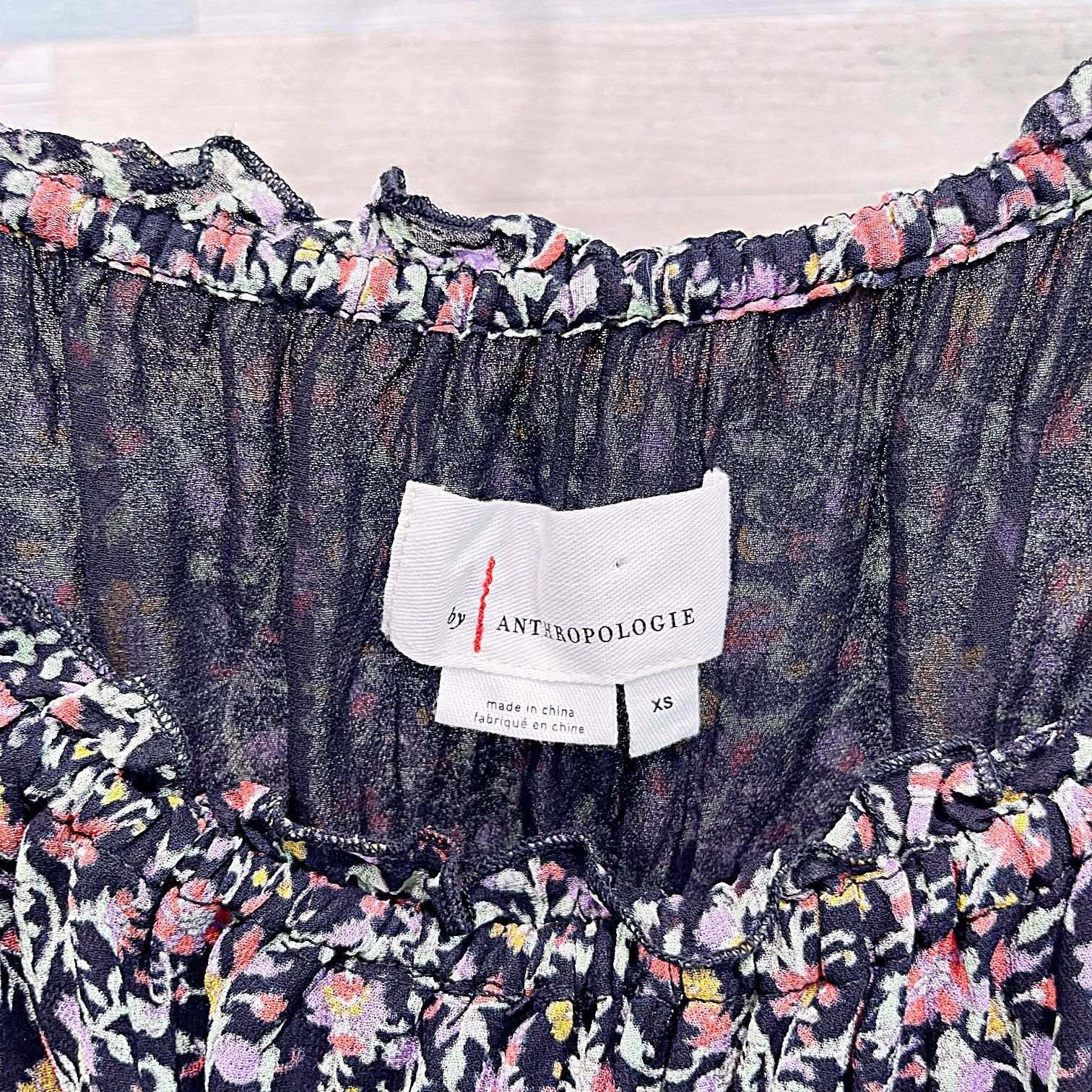 Anthropologie Anthropologie Lucia Smocked Off The Shoulder Chiffon Top XS Size XS / US 0-2 / IT 36-38 - 4 Thumbnail