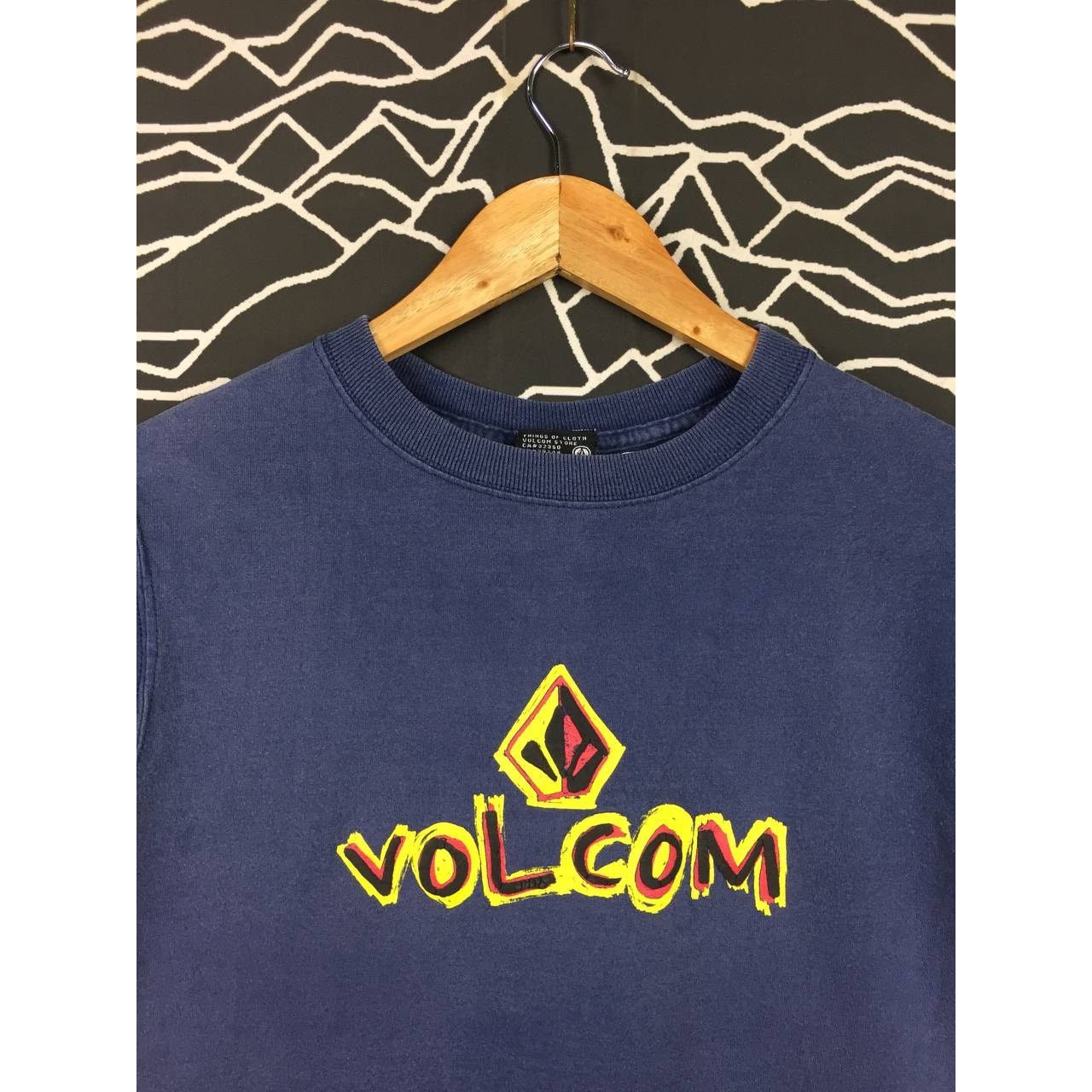 Vintage × Volcom Vtg Y2K Volcom Spell Out Logo Skateboards Surfwear Tee Size US S / EU 44-46 / 1 - 3 Thumbnail