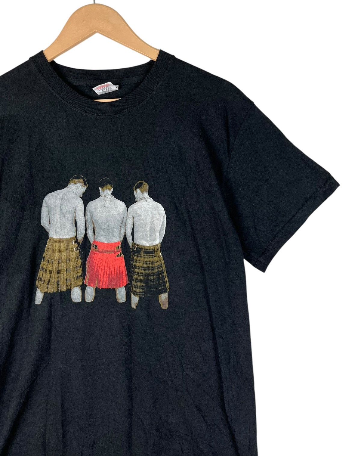 Japanese Brand × Vintage Vintage Y2K Scottish Art Photo Line Up T shirt Size US M / EU 48-50 / 2 - 6 Thumbnail