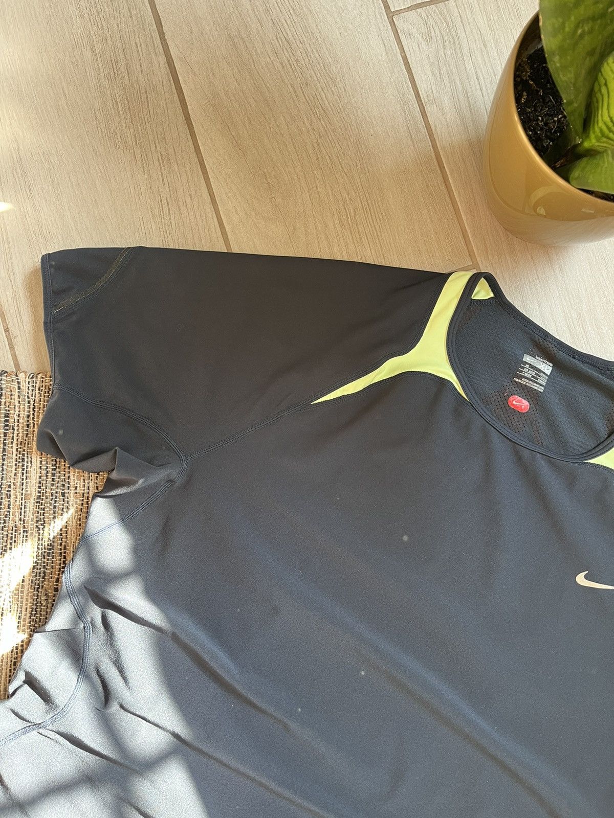 Nike × Vintage Vintage Nike t-shirt sports reflective logo size XL Size US XL / EU 56 / 4 - 3 Thumbnail