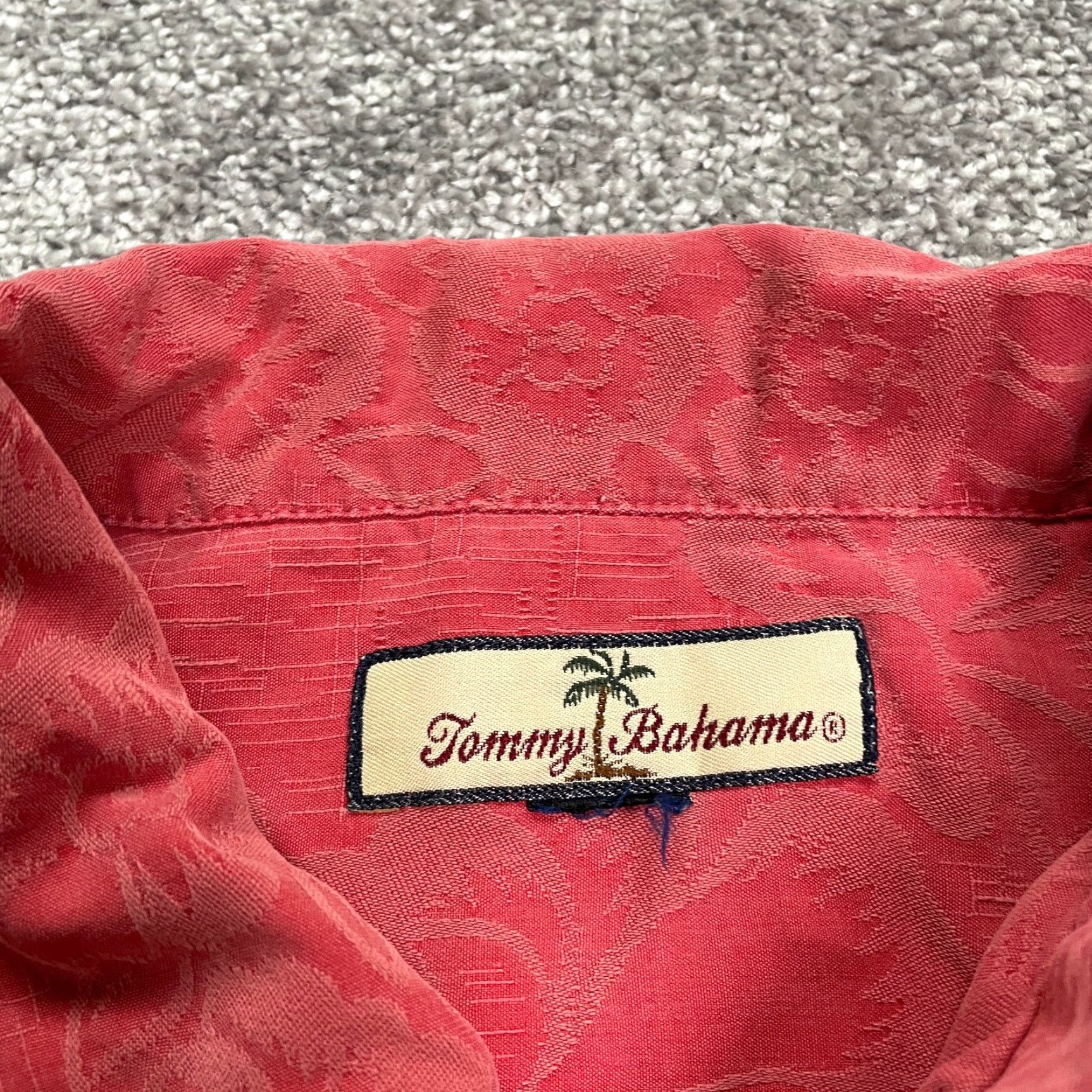 Tommy Bahama Tommy Bahama Hawaiian Shirt Men's Large Red Floral Short Sleeve Casual Button-Up Beach Bohemian Tropical Size L / US 10 / IT 46 - 4 Thumbnail