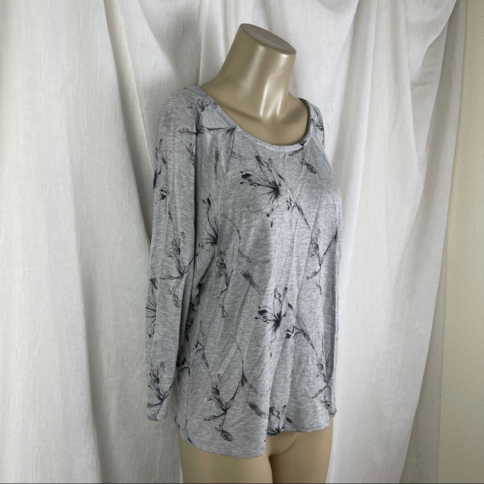 Forever 21 Forever 21 Heather Grey Floral Slouch Dolman Sleeve Shirt XS Size XS / US 0-2 / IT 36-38 - 4 Thumbnail