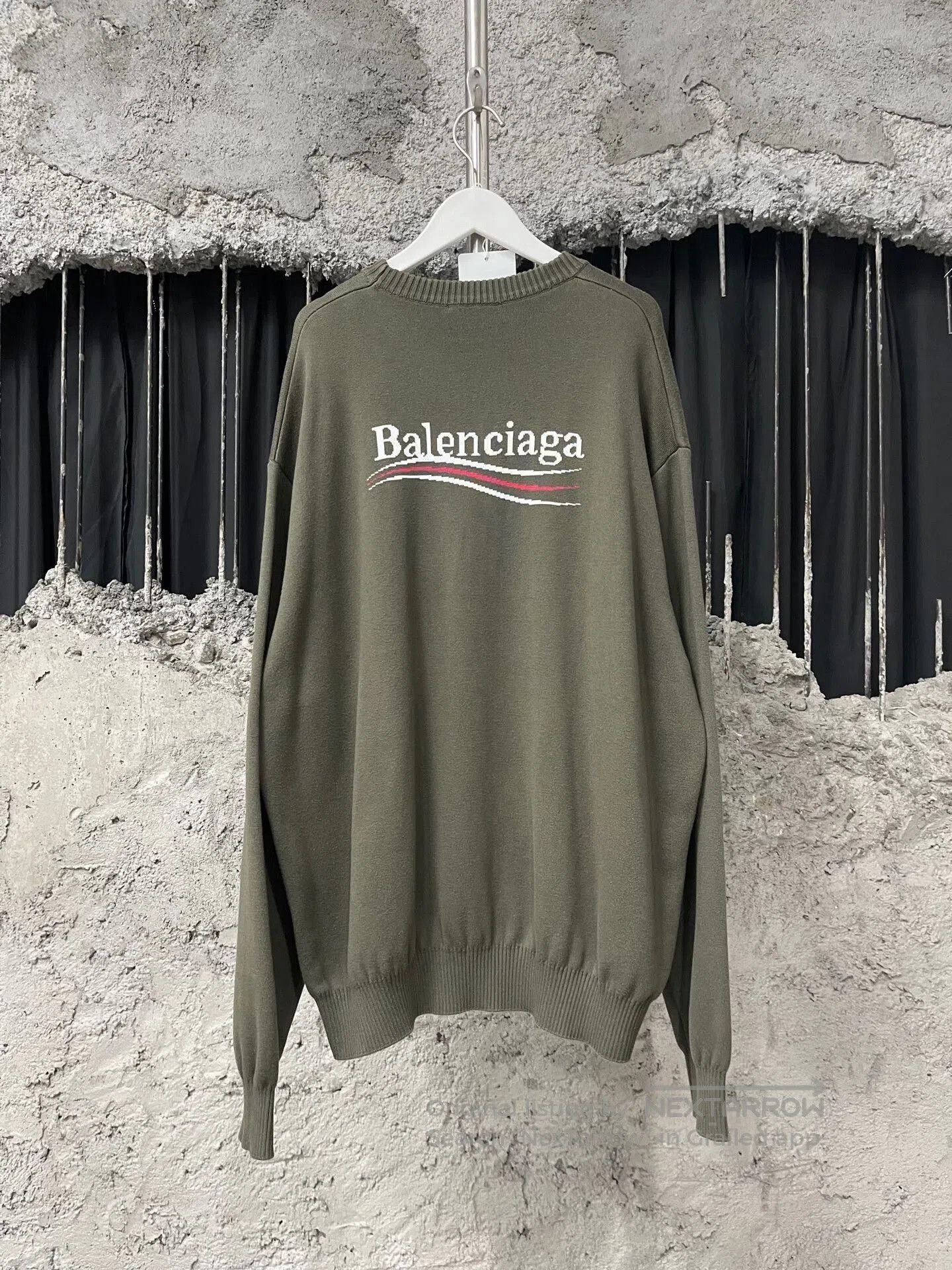 Balenciaga balenciaga oversized sweater in olive green. Size US M / EU 48-50 / 2 - 2 Thumbnail