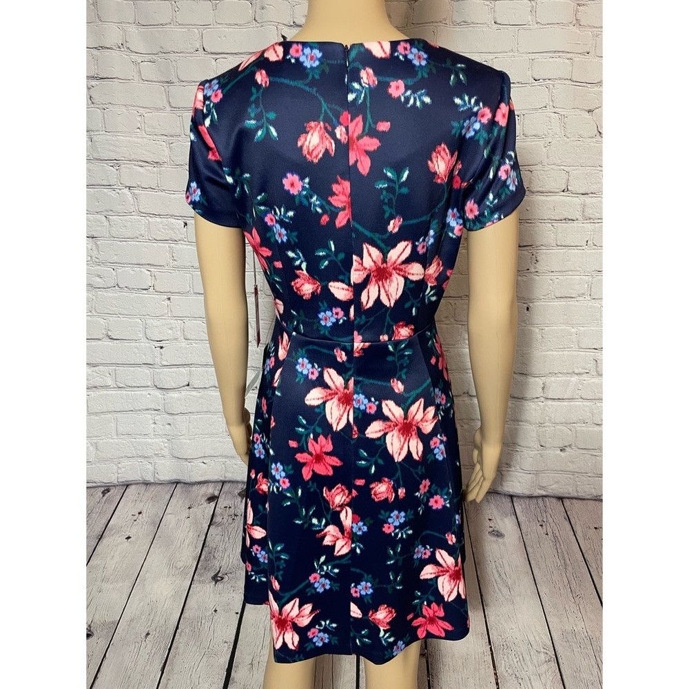 Vince Camuto NWT New Vince Camuto Floral Short Sleeve Scuba Fit & Flare Size XS / US 0-2 / IT 36-38 - 6 Thumbnail